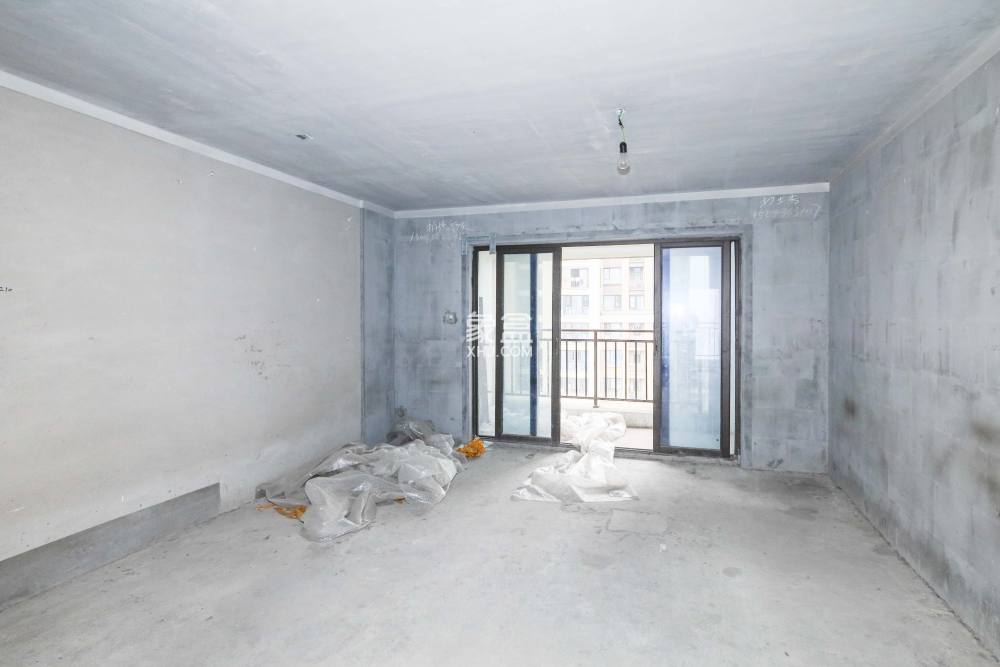 卓越浅水湾  4室2厅2卫    148.0万