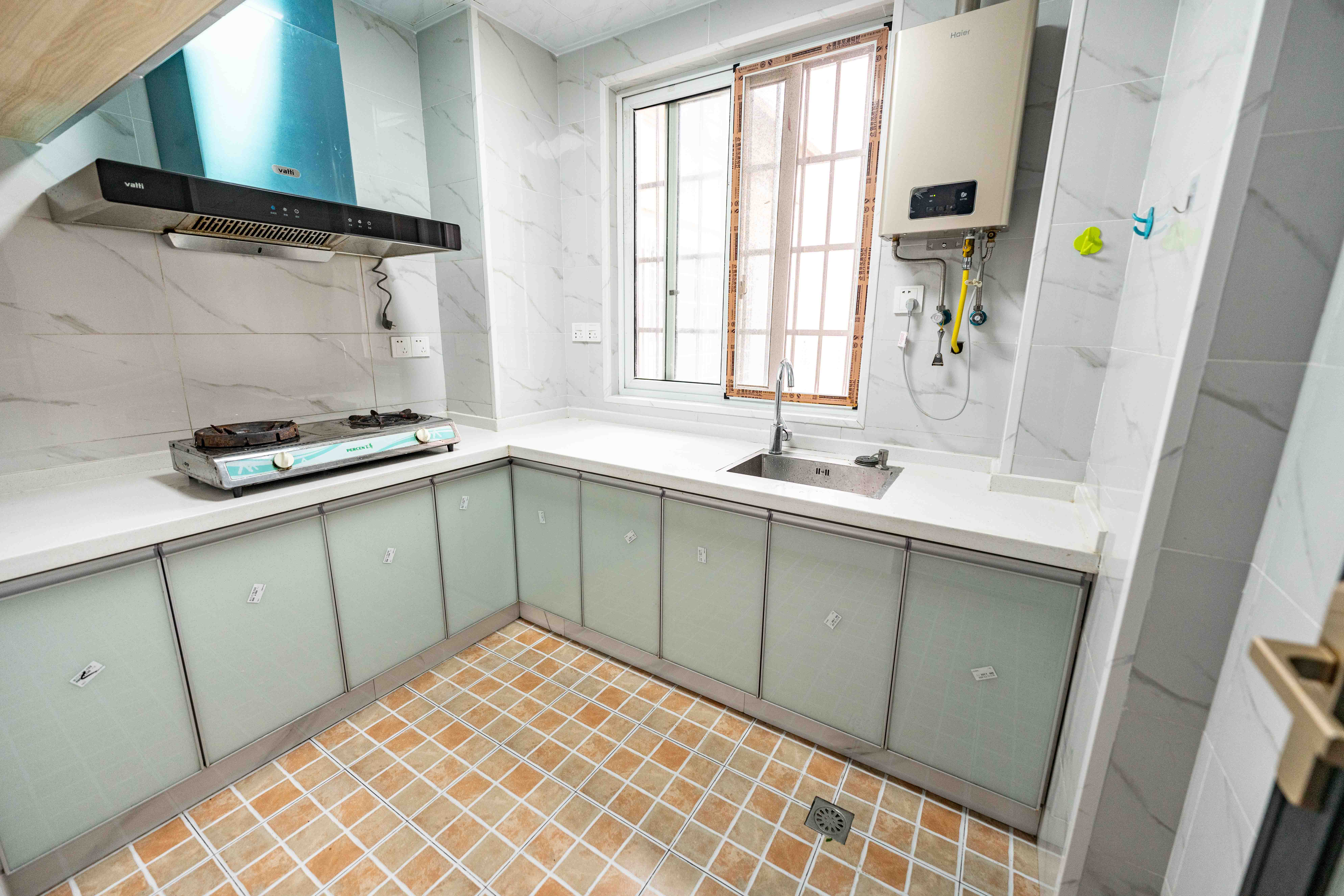 鑫天格林香山 3室2厅1卫 42.00万 鑫天格林香山 3室2厅1卫 42.00万厨房