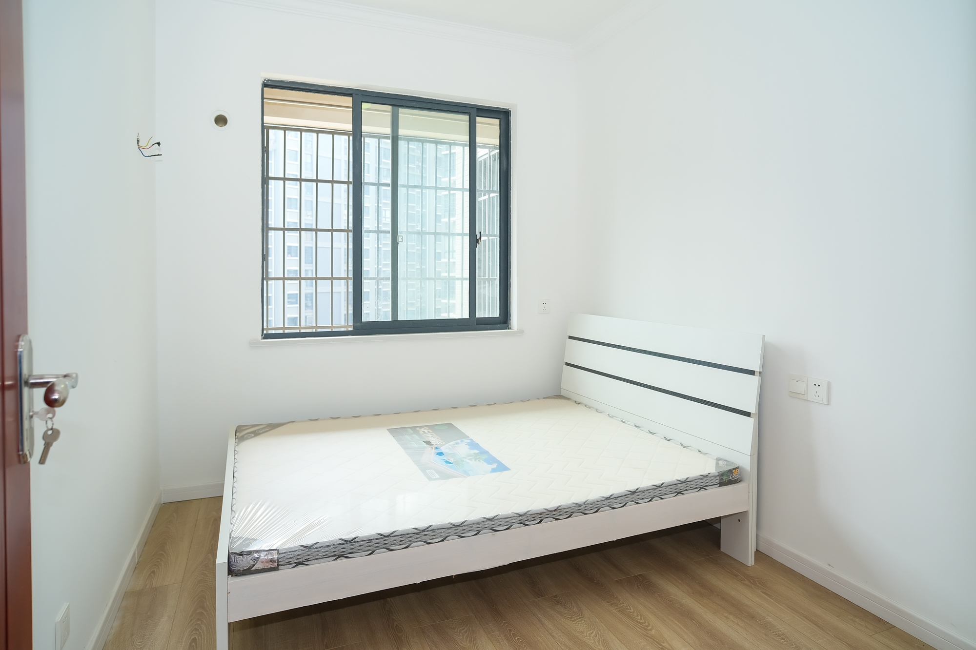 丰源国际  3室2厅1卫   80.00万卧室