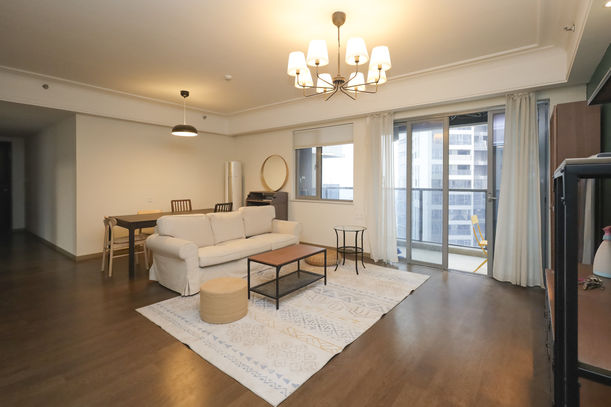 保利天禧C区  4室2厅2卫    328.0万客厅