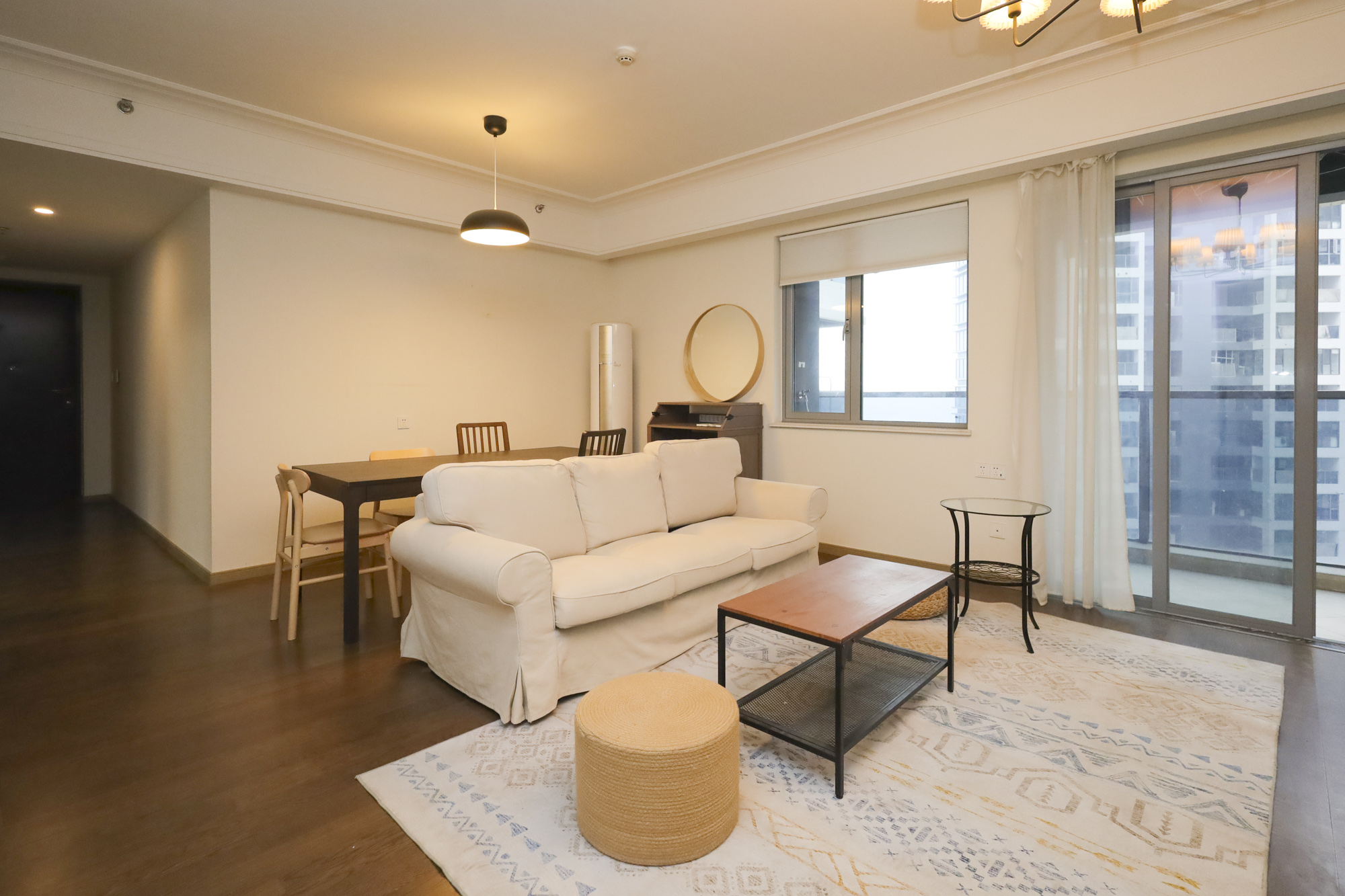 保利天禧C区  4室2厅2卫    328.0万客厅