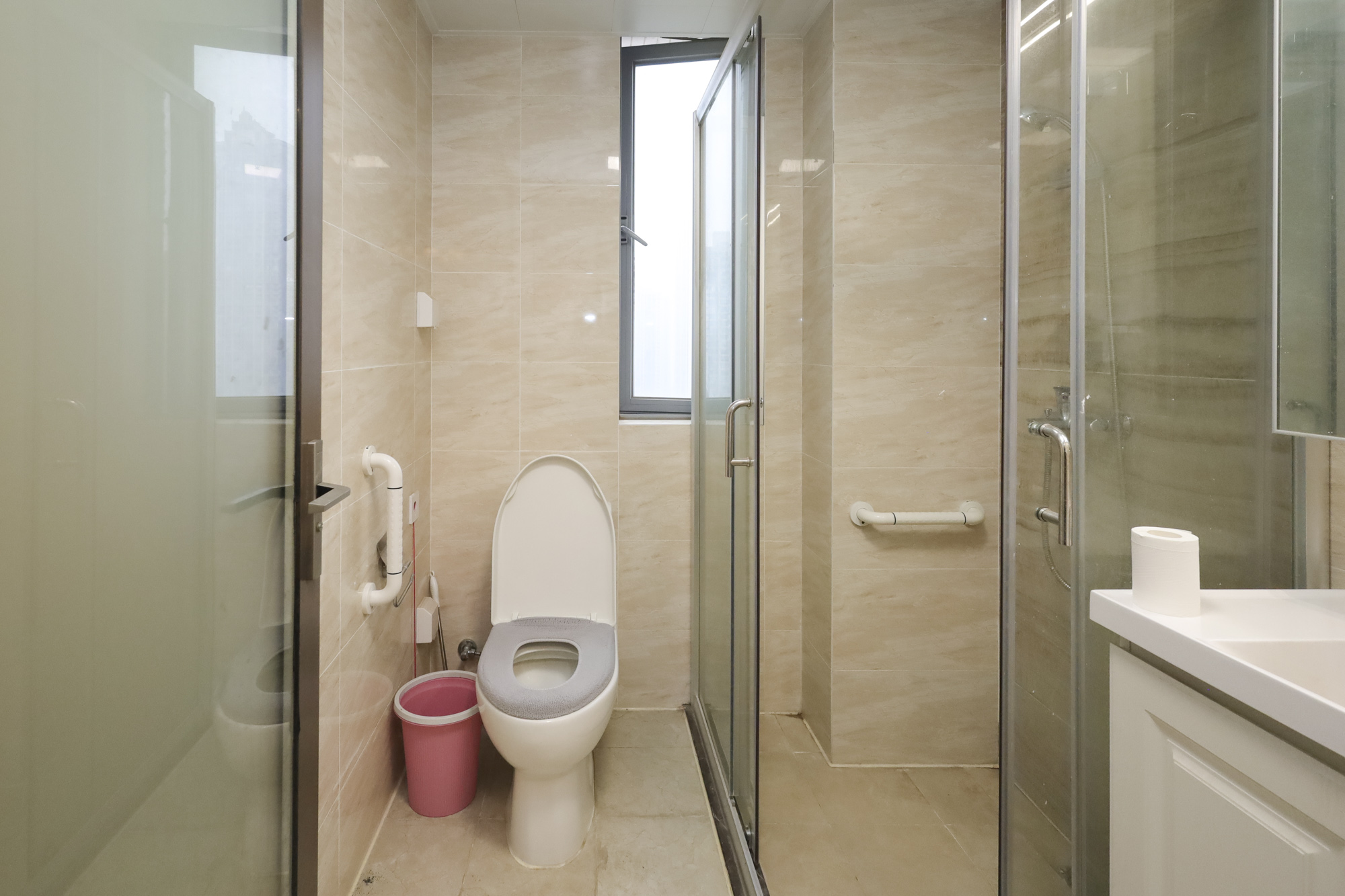 保利天禧C区  4室2厅2卫    328.0万卫生间