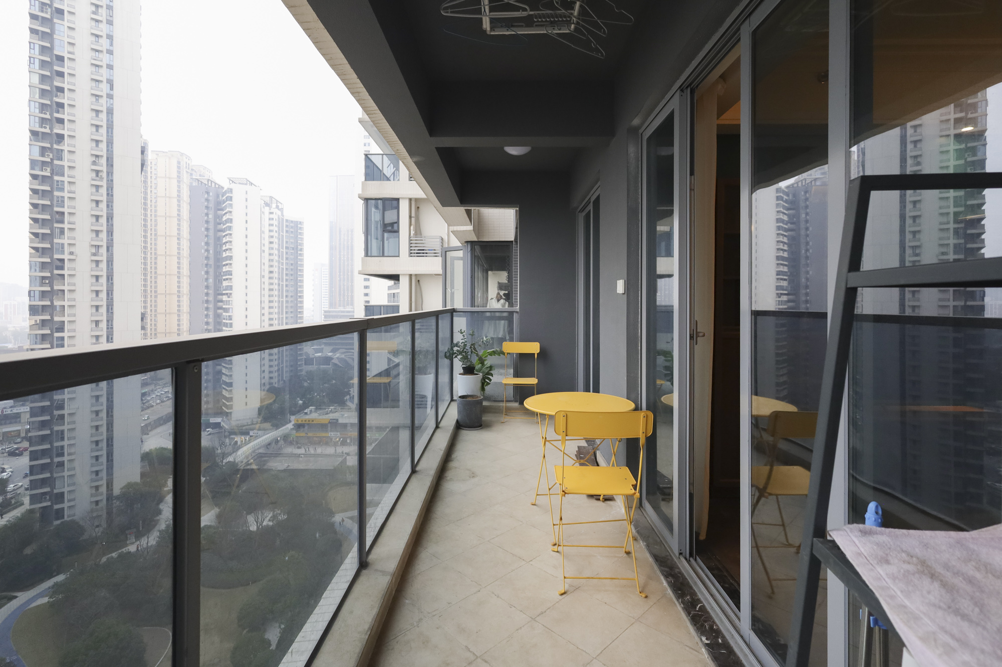 保利天禧C区  4室2厅2卫    328.0万阳台