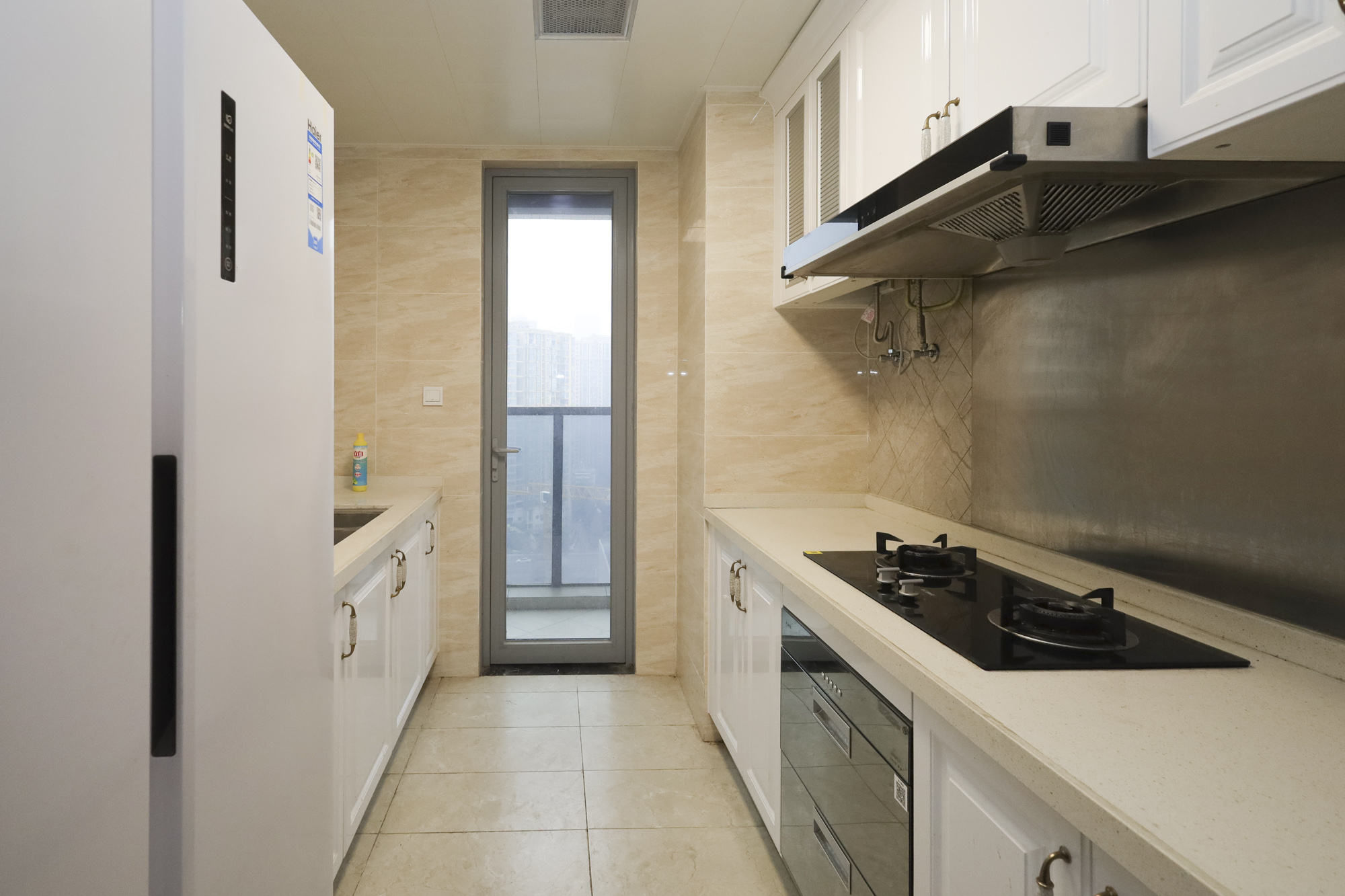 保利天禧C区  4室2厅2卫    328.0万厨房