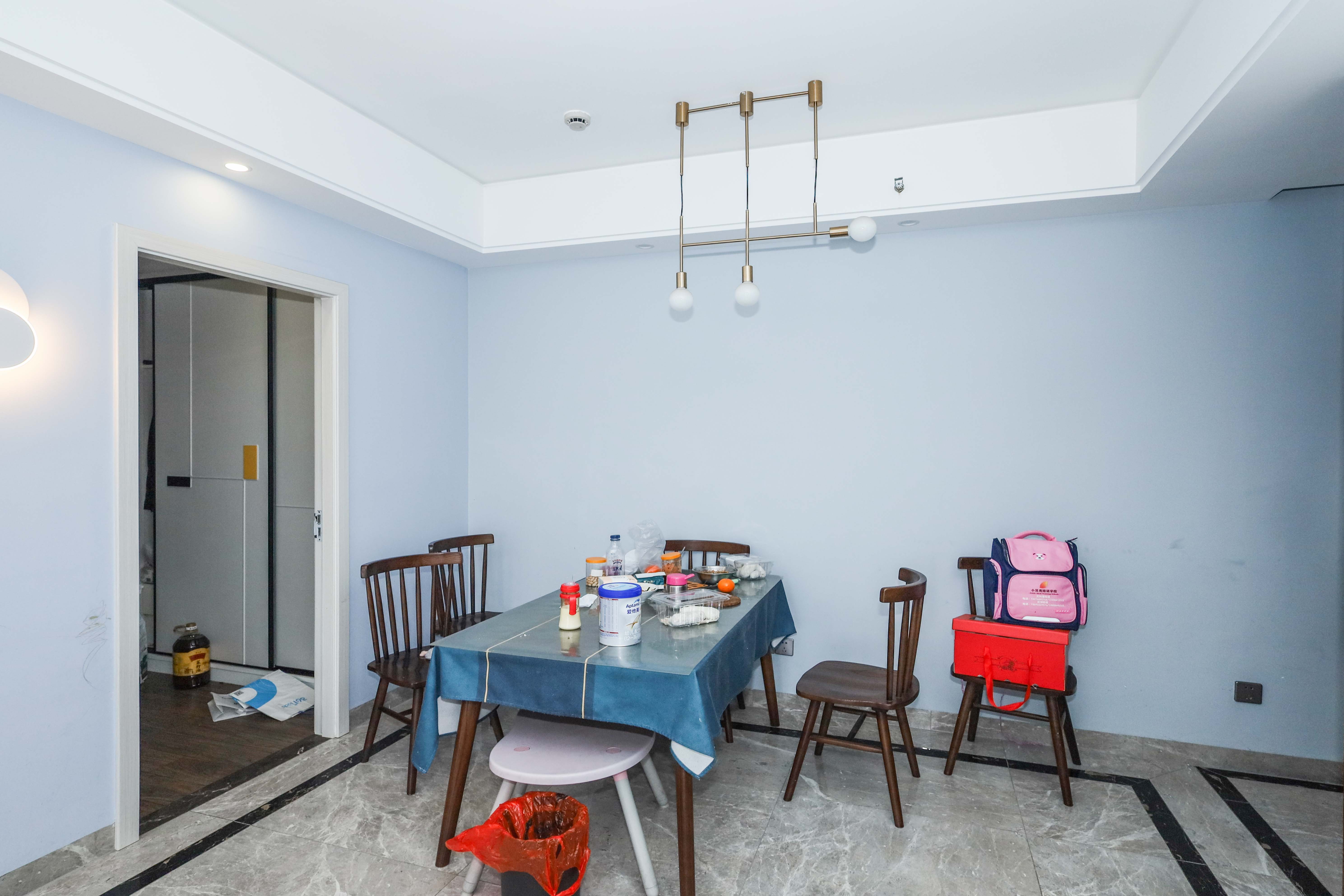 梅溪湖金茂湾  3室2厅2卫    185.0万客厅