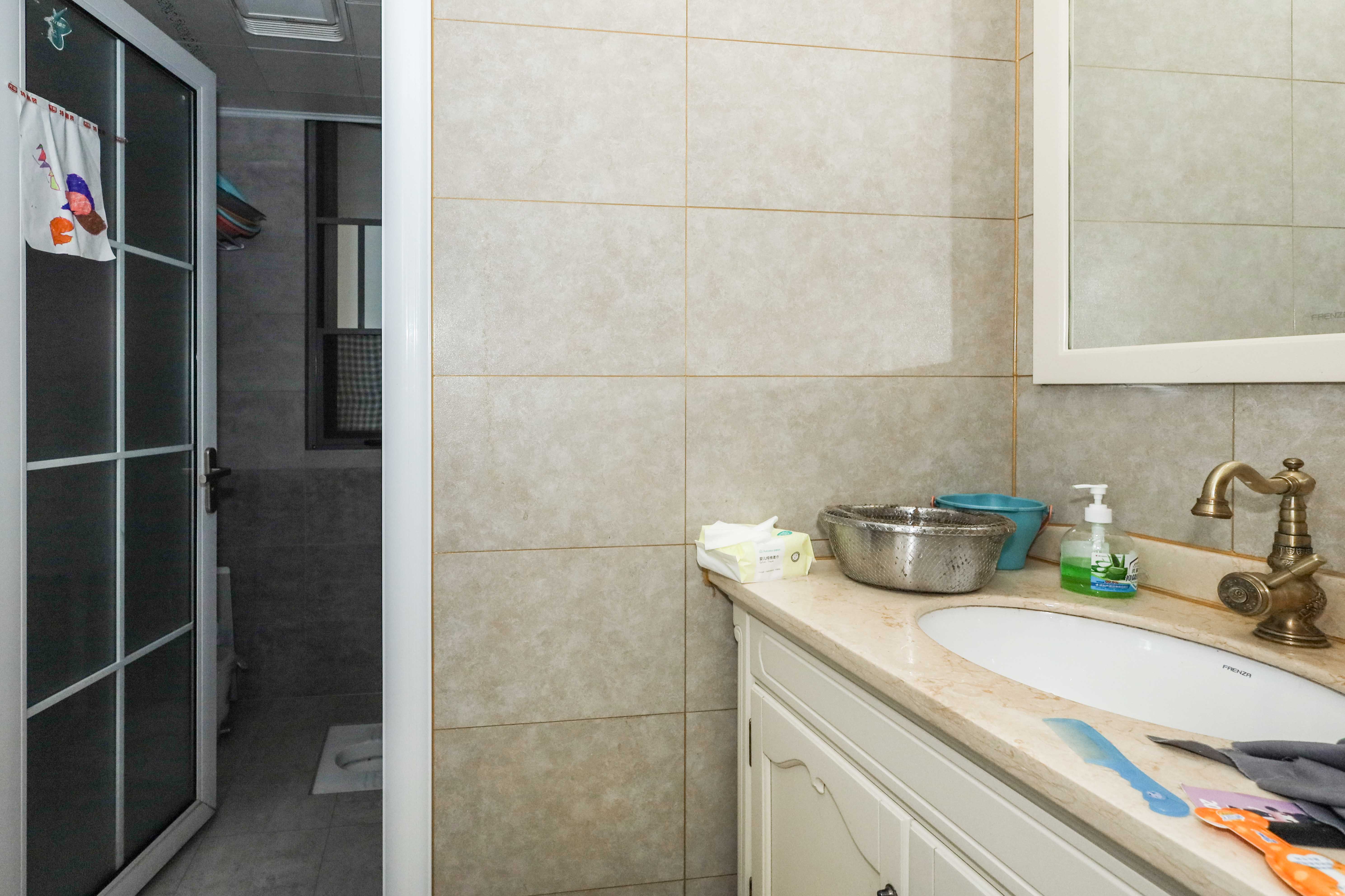 梅溪湖金茂湾  3室2厅2卫    185.0万卫生间