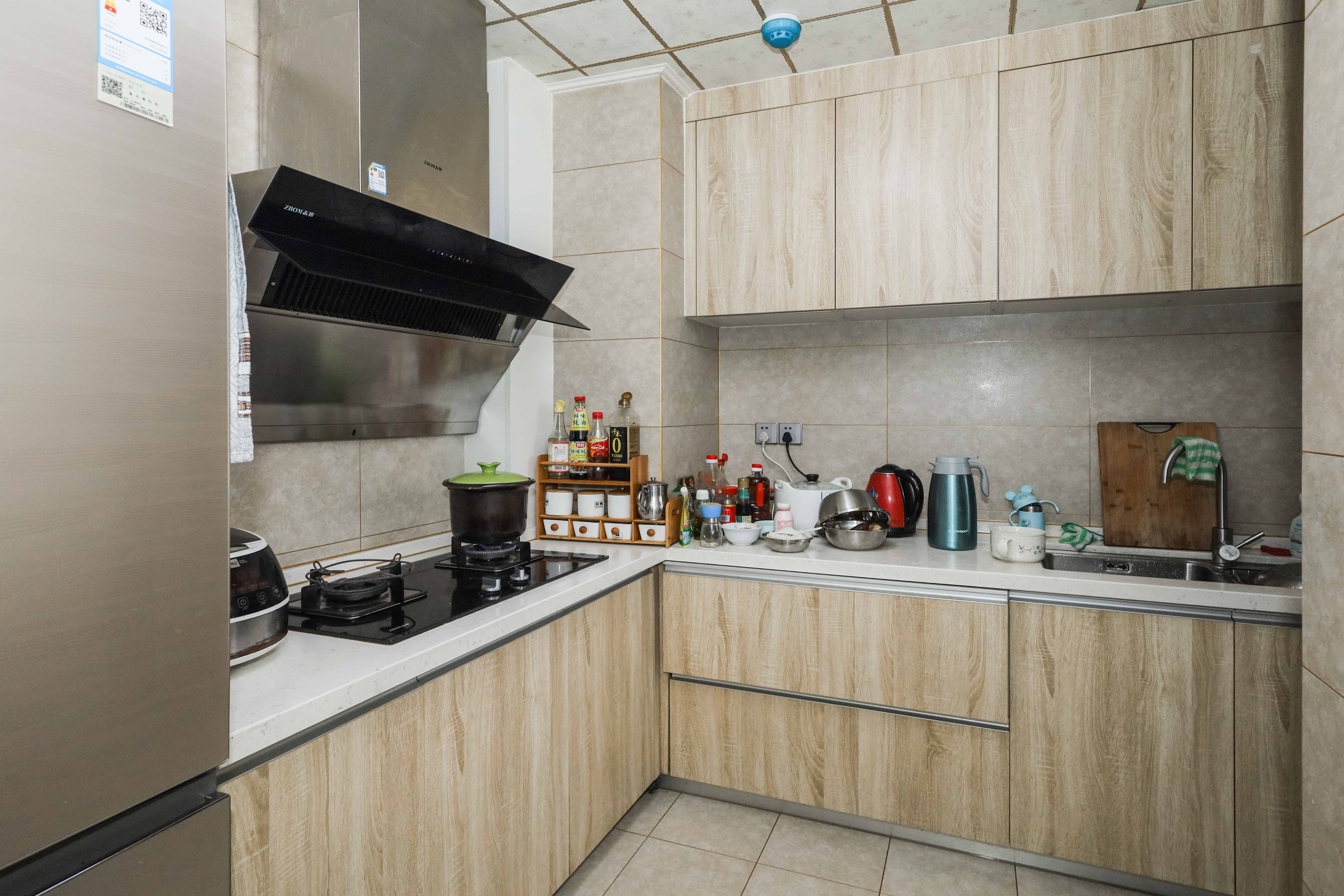 梅溪湖金茂湾  3室2厅2卫    185.0万厨房