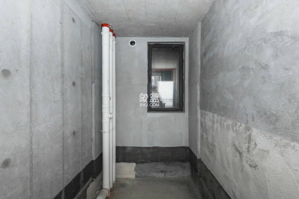 建發(fā)央著  4室2廳2衛(wèi)   210.00萬(wàn)