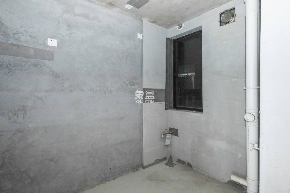 建發(fā)央著  4室2廳2衛(wèi)   210.00萬(wàn)