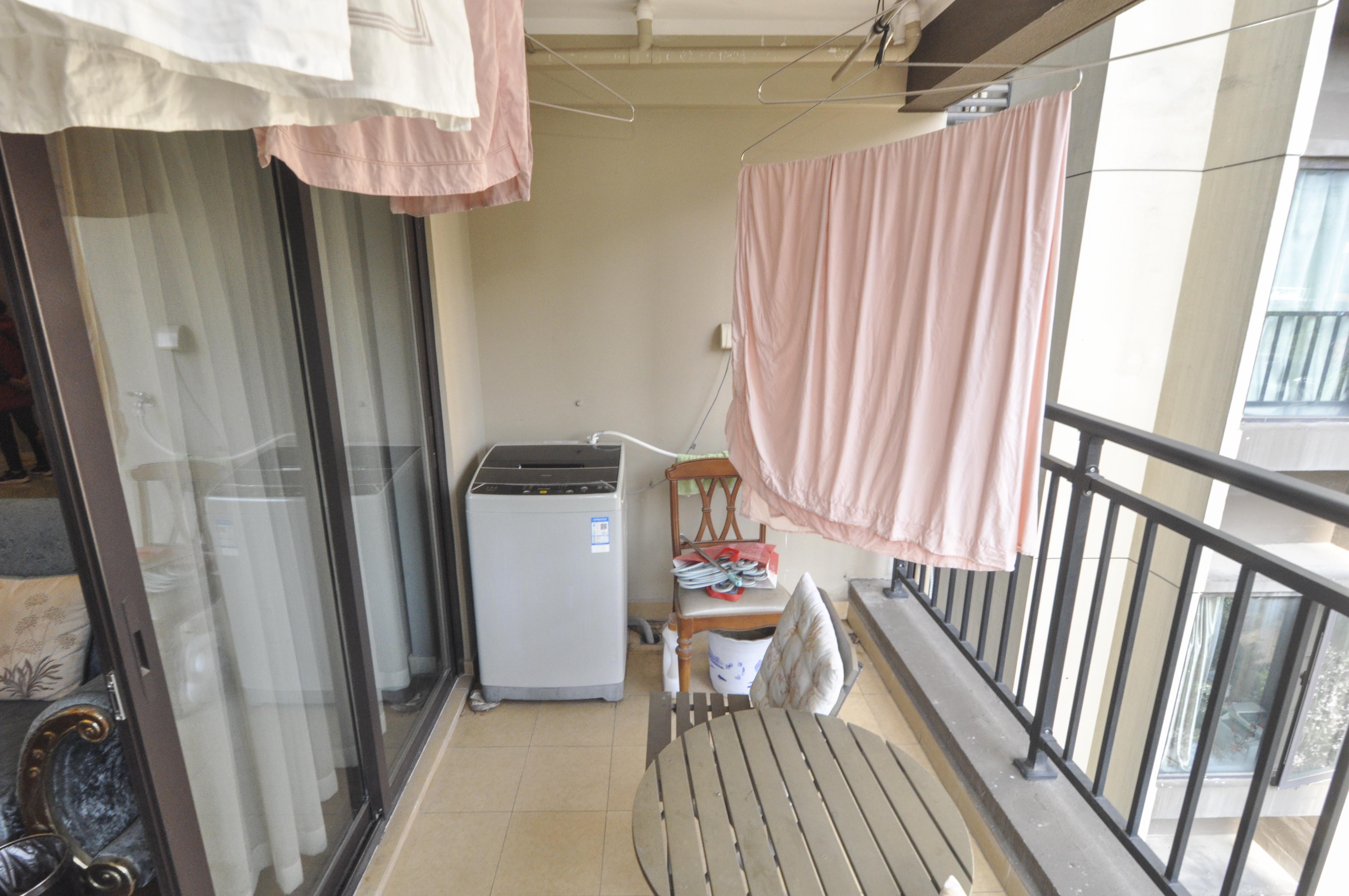 万科里梅溪郡  4室2厅1卫   290.00万阳台
