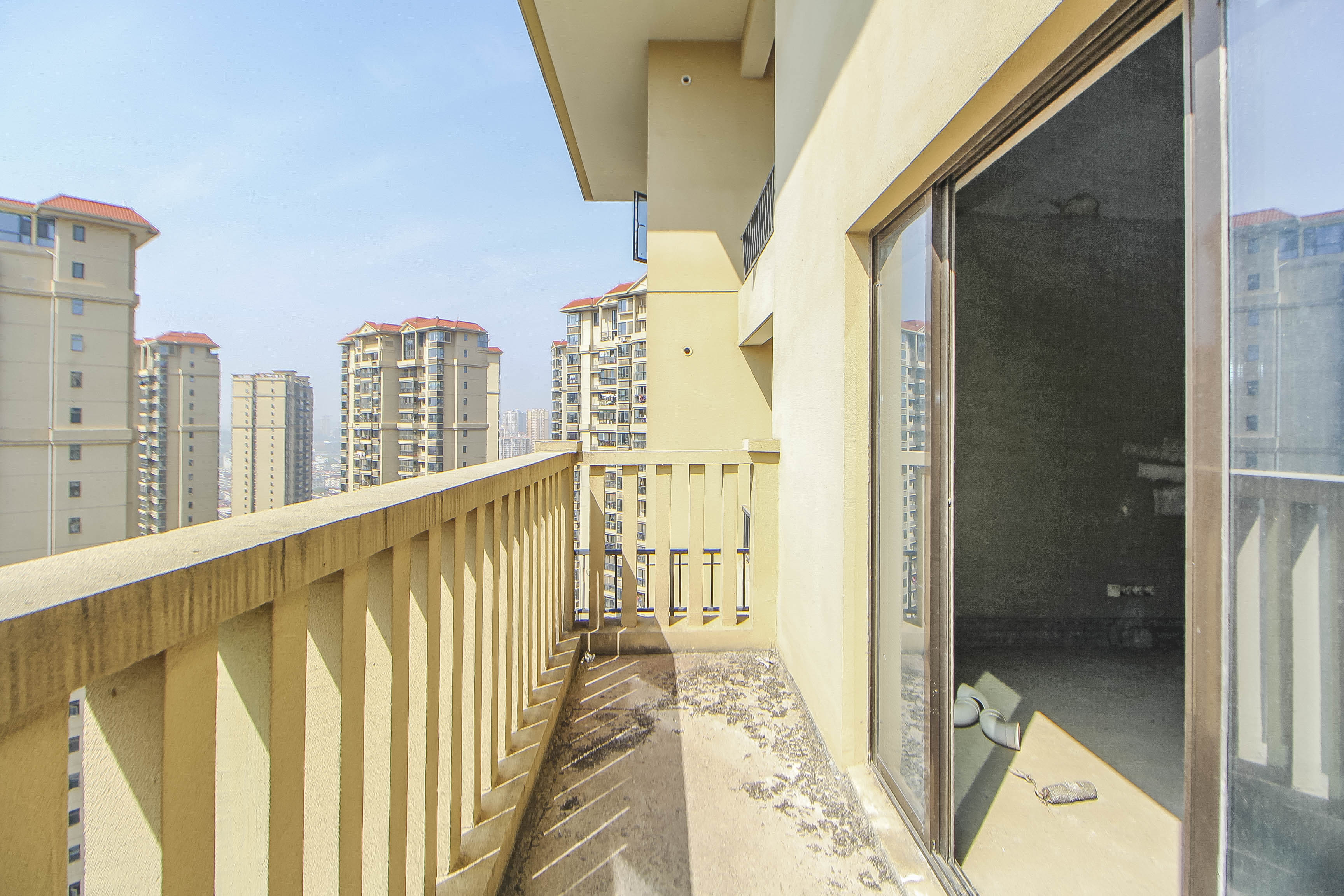 江山帝景哈佛 6室2厅2卫 220.00万 江山帝景哈佛 6室2厅2卫 220.00万阳台