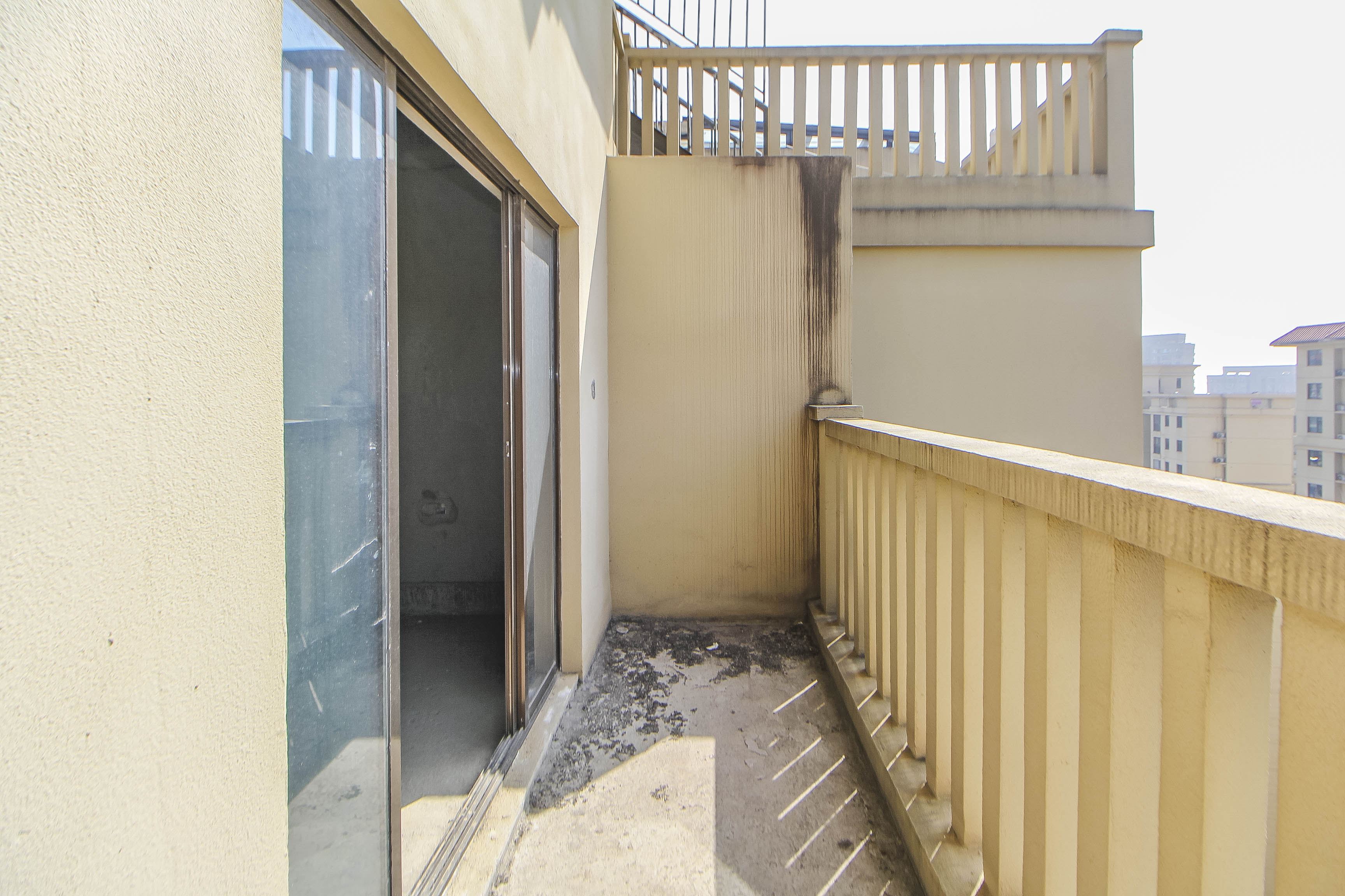 江山帝景哈佛 6室2厅2卫 220.00万 江山帝景哈佛 6室2厅2卫 220.00万阳台