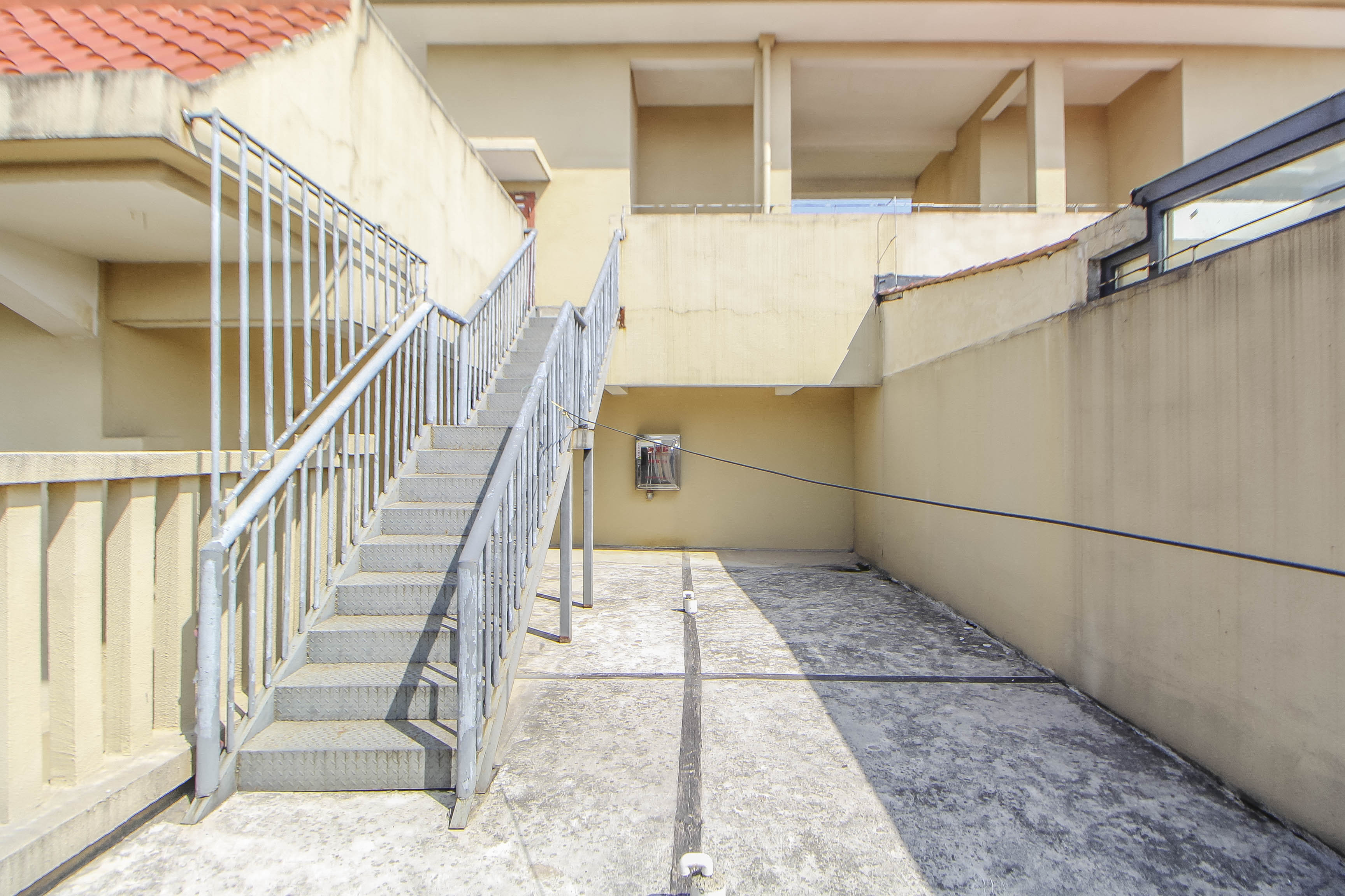 江山帝景哈佛 6室2厅2卫 220.00万 江山帝景哈佛 6室2厅2卫 220.00万其他