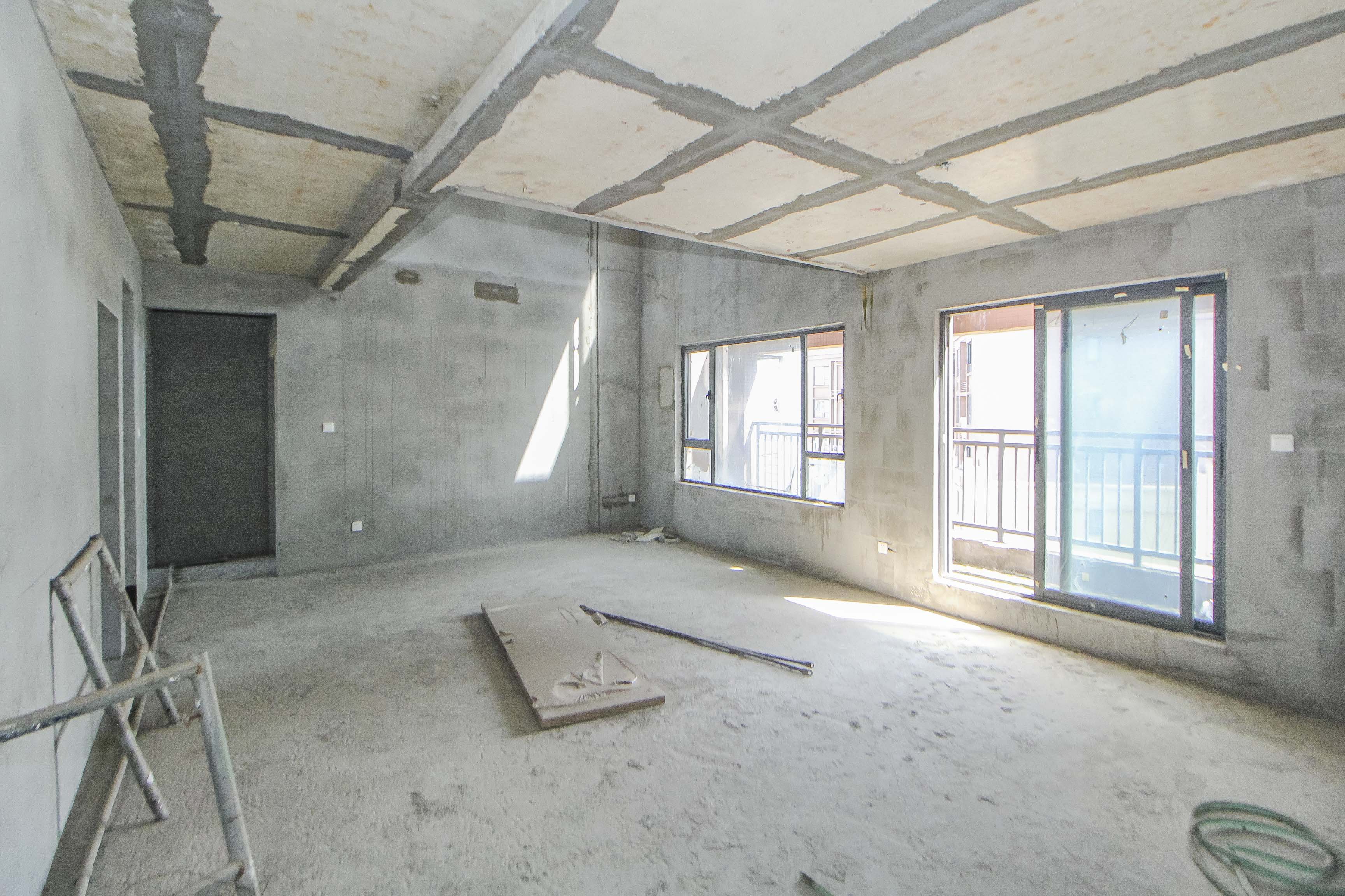 兰亭湾畔  5室2厅2卫    290.0万客厅