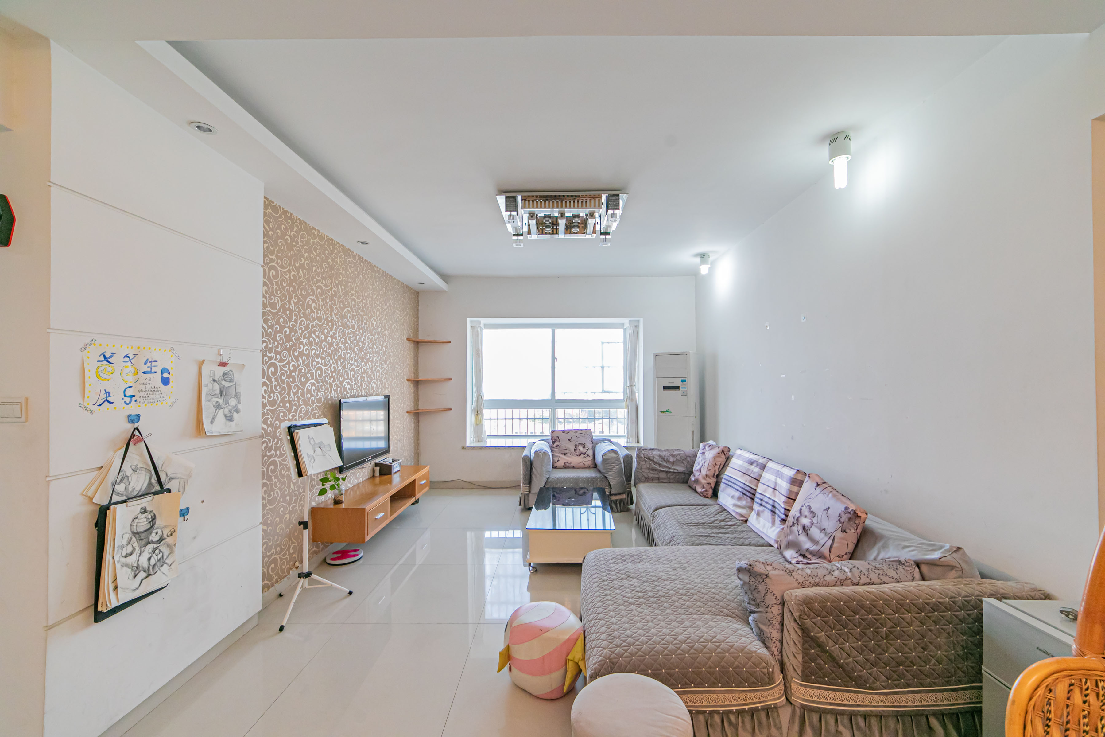 开源鑫苑 3室2厅2卫 93.80万 开源鑫苑 3室2厅2卫 93.80万客厅