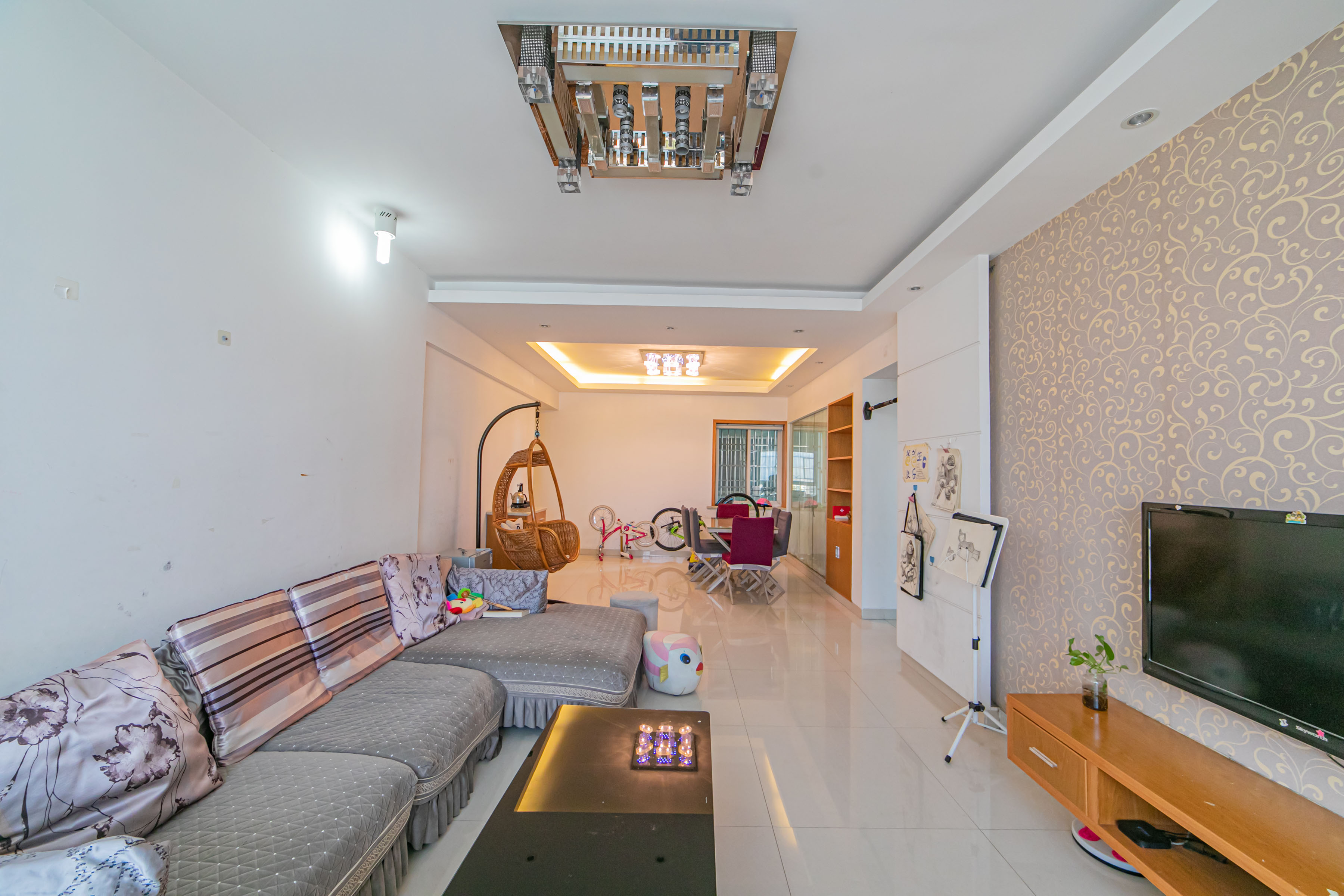 开源鑫苑 3室2厅2卫 93.80万 开源鑫苑 3室2厅2卫 93.80万客厅