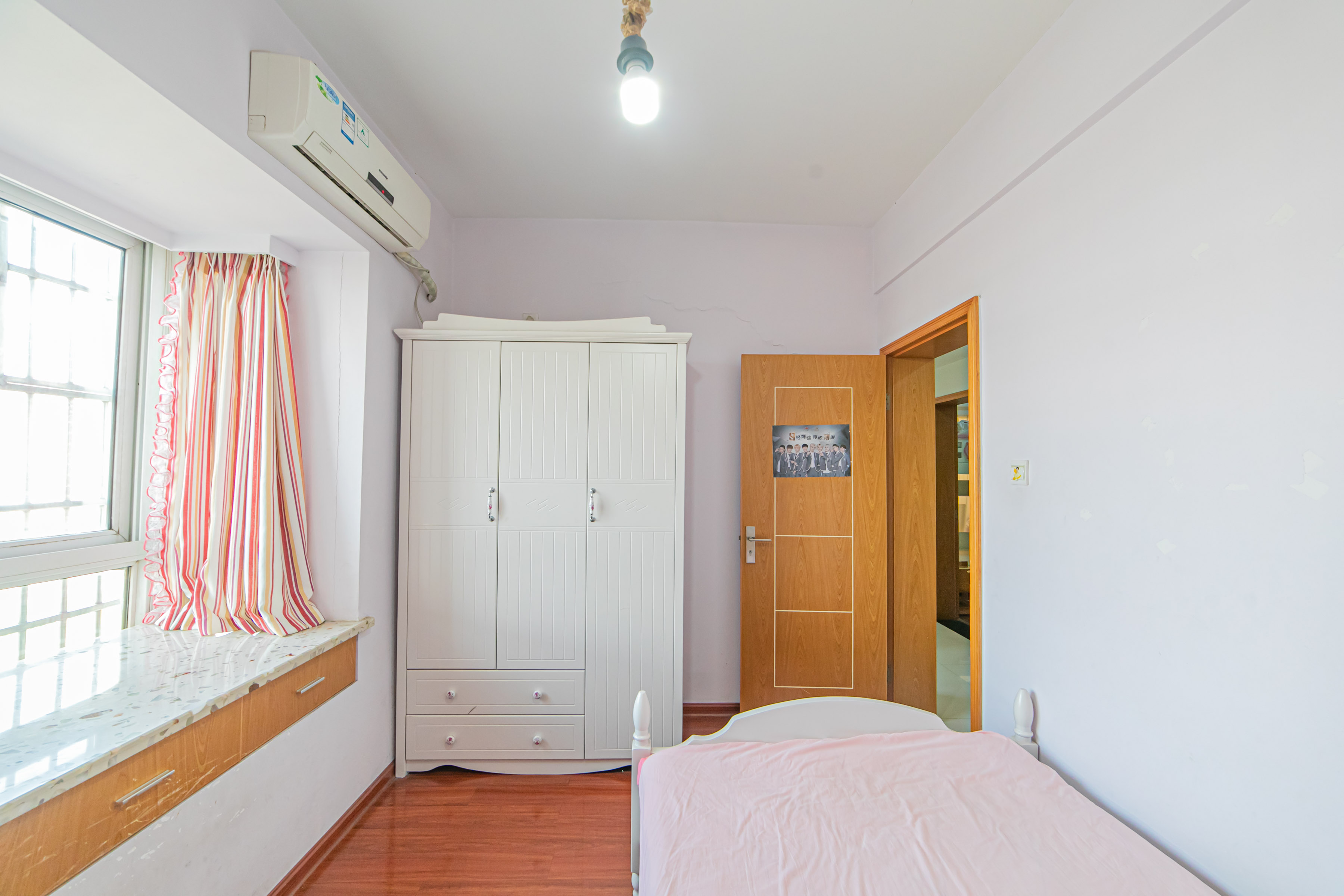 开源鑫苑 3室2厅2卫 93.80万 开源鑫苑 3室2厅2卫 93.80万卧室