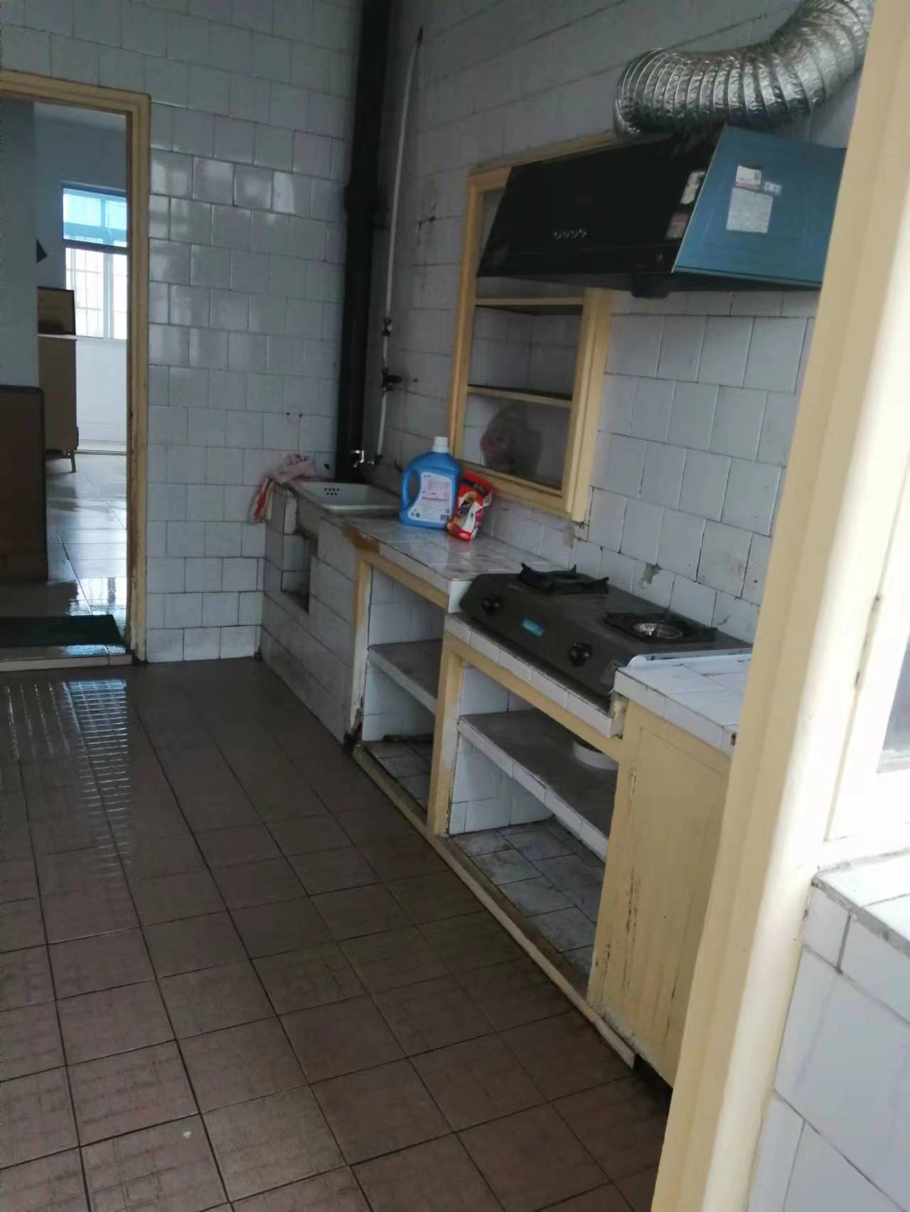 麻园山小区  3室2厅2卫   33.80万客厅