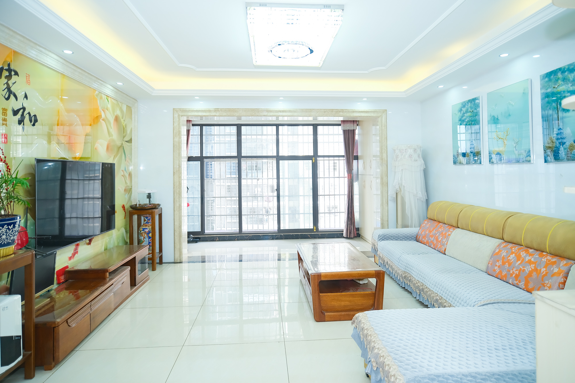 尚都花园城 4室2厅1卫 110.00万 尚都花园城 4室2厅1卫 110.00万客厅