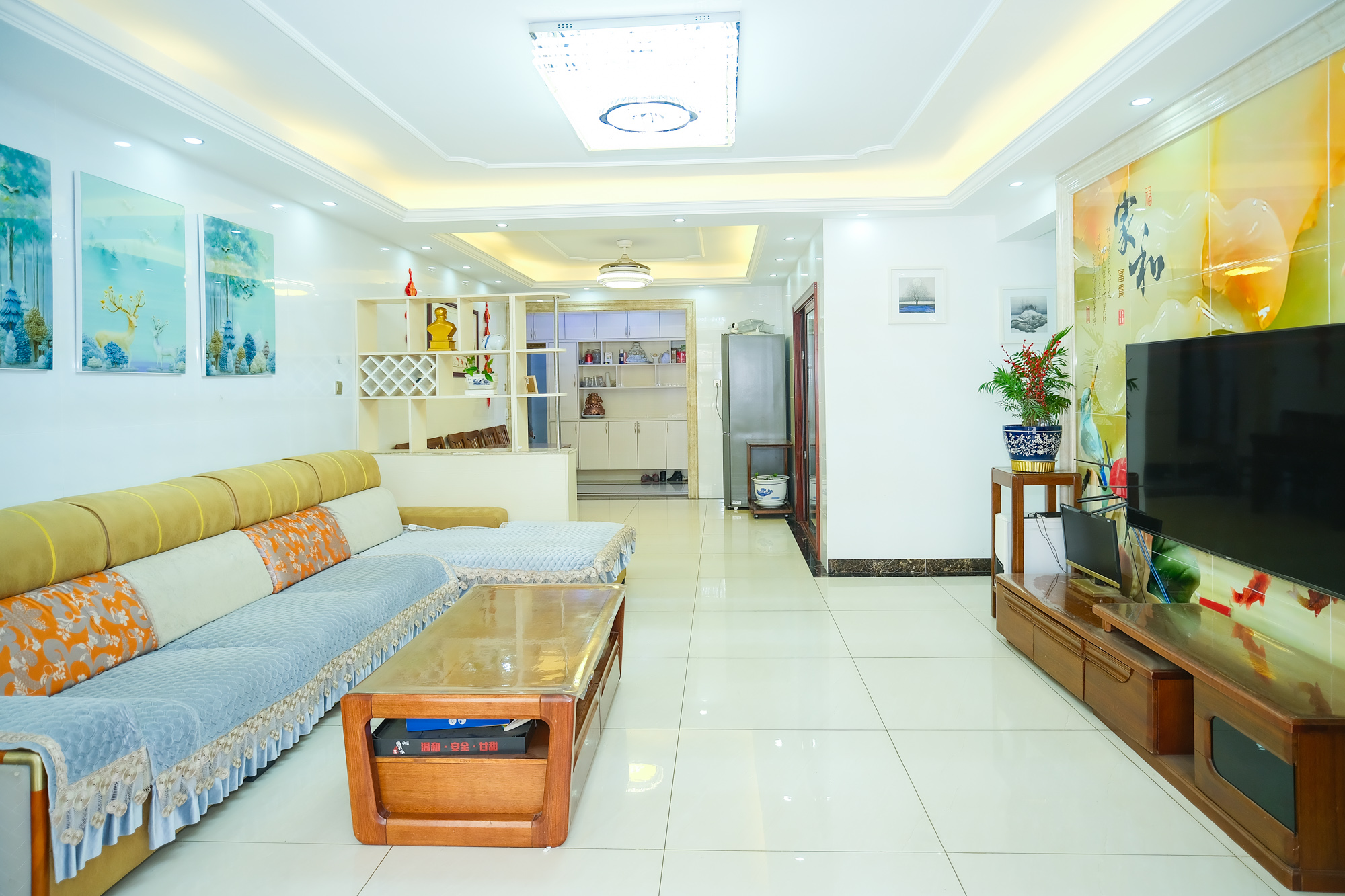 尚都花园城 4室2厅1卫 110.00万 尚都花园城 4室2厅1卫 110.00万客厅