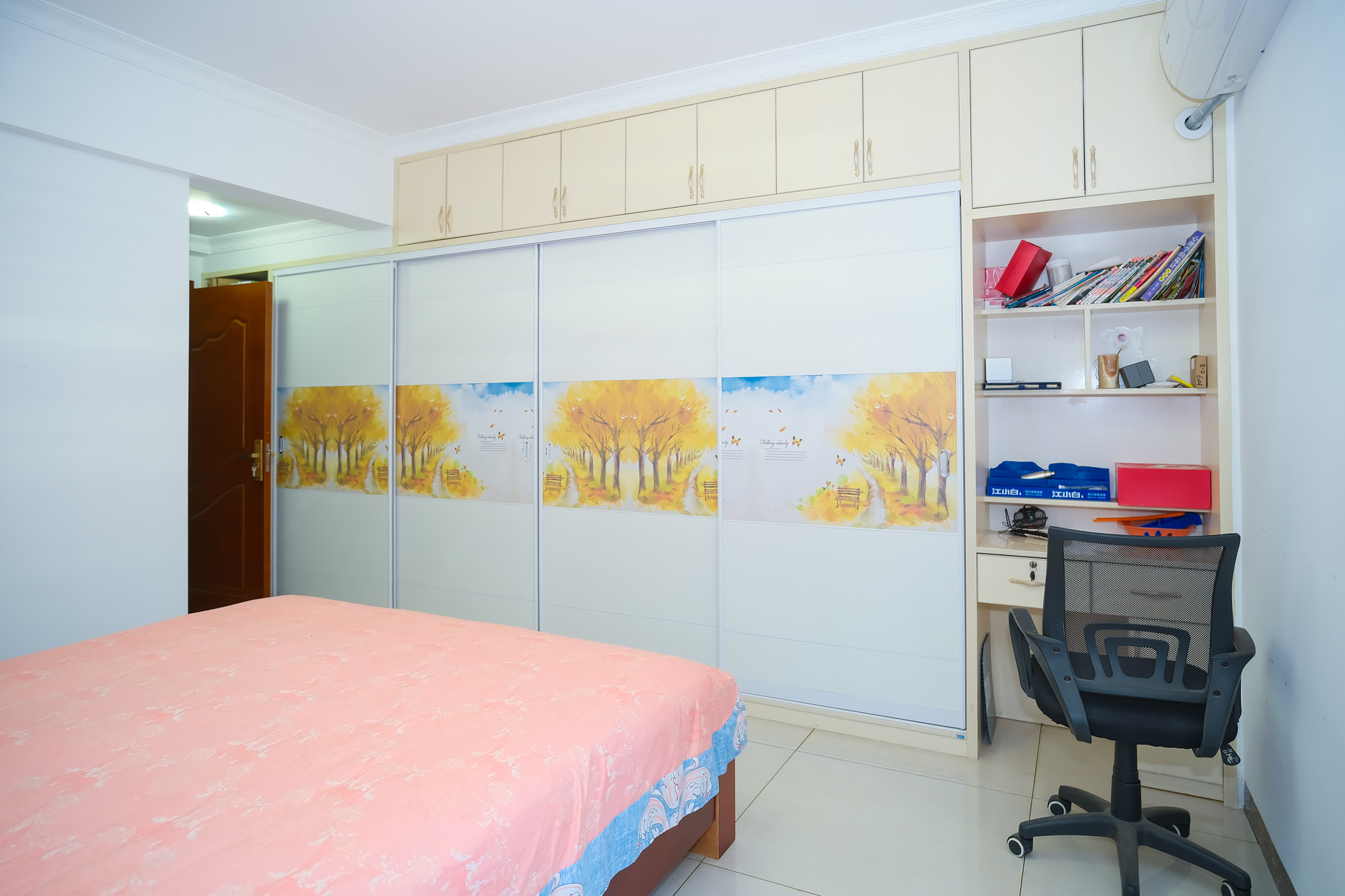 尚都花园城 4室2厅1卫 110.00万 尚都花园城 4室2厅1卫 110.00万卧室