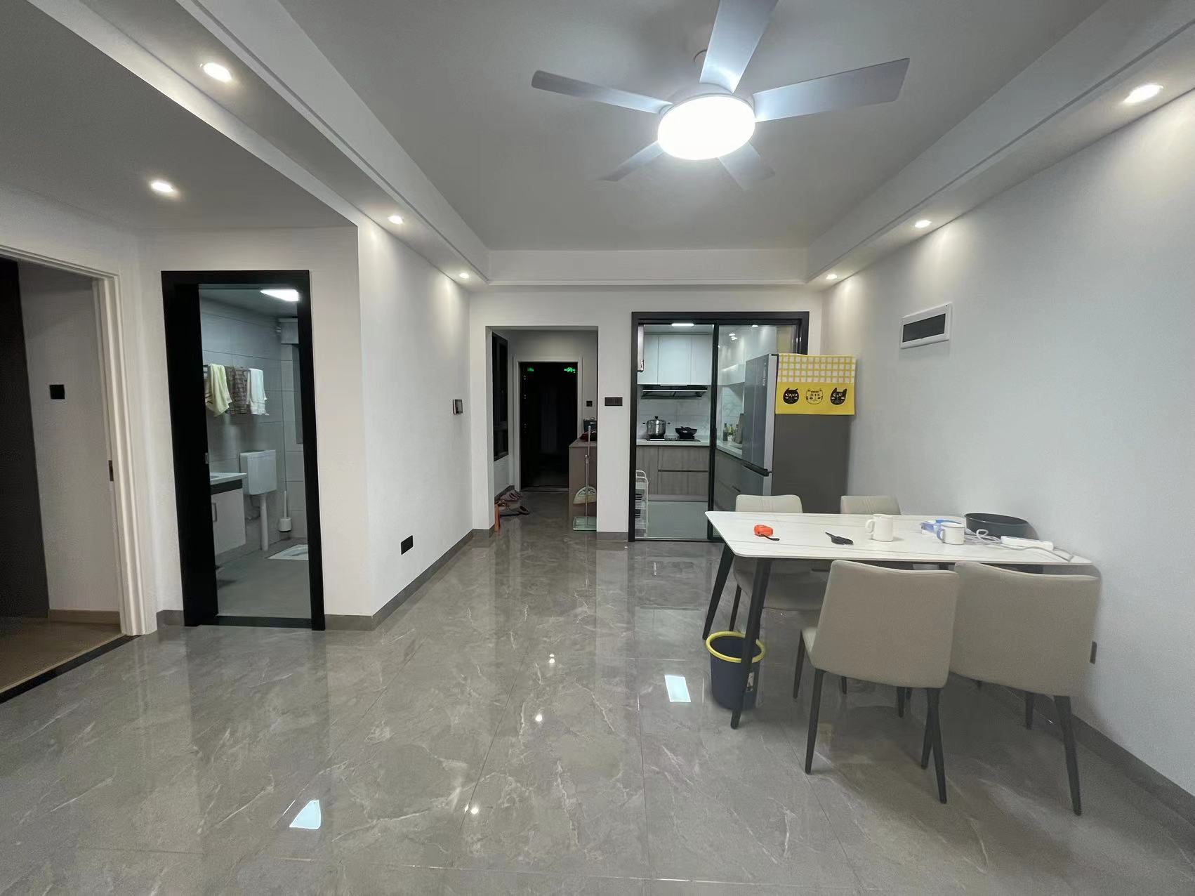 青龙湾(中央小镇) 3室2厅2卫 65.00万 青龙湾(中央小镇) 3室2厅2卫 65.00万室内图