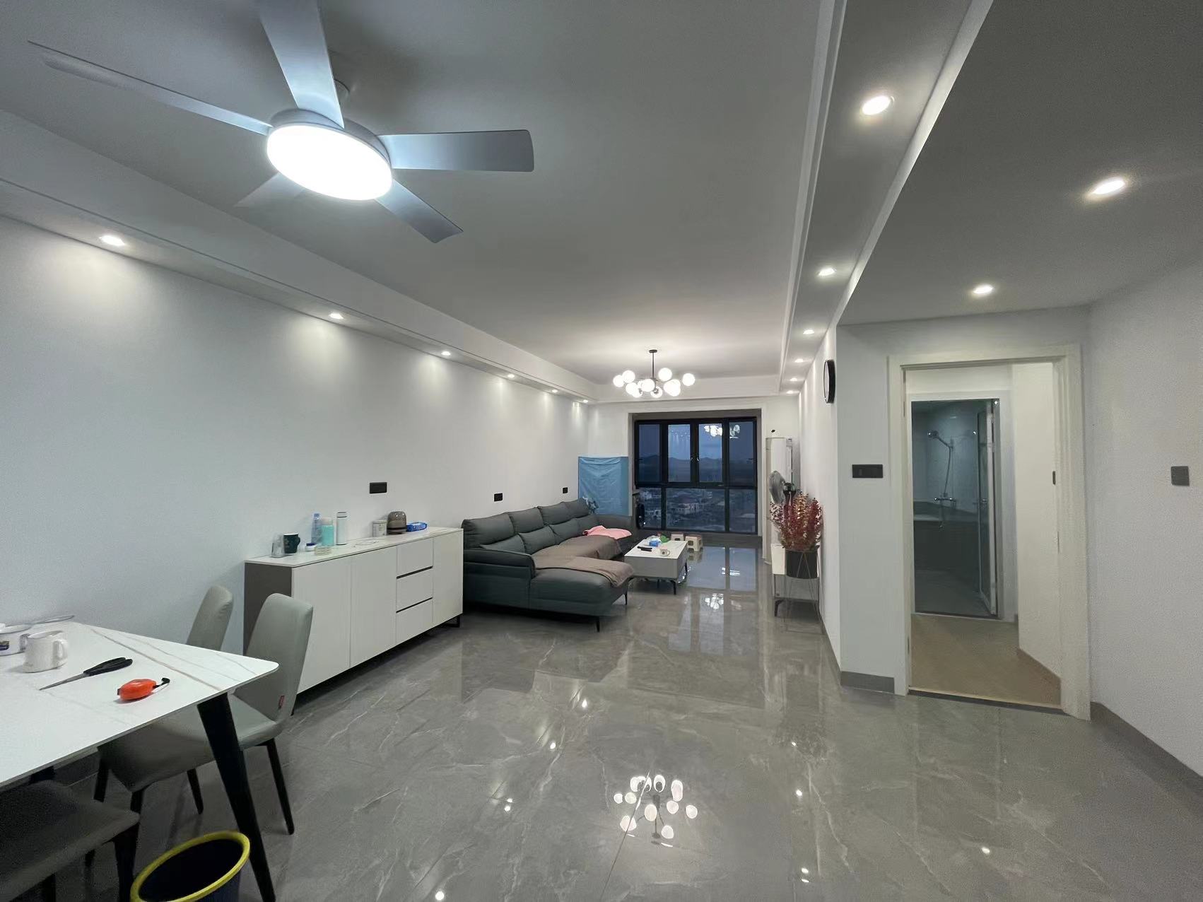 青龙湾(中央小镇) 3室2厅2卫 65.00万 青龙湾(中央小镇) 3室2厅2卫 65.00万室内图