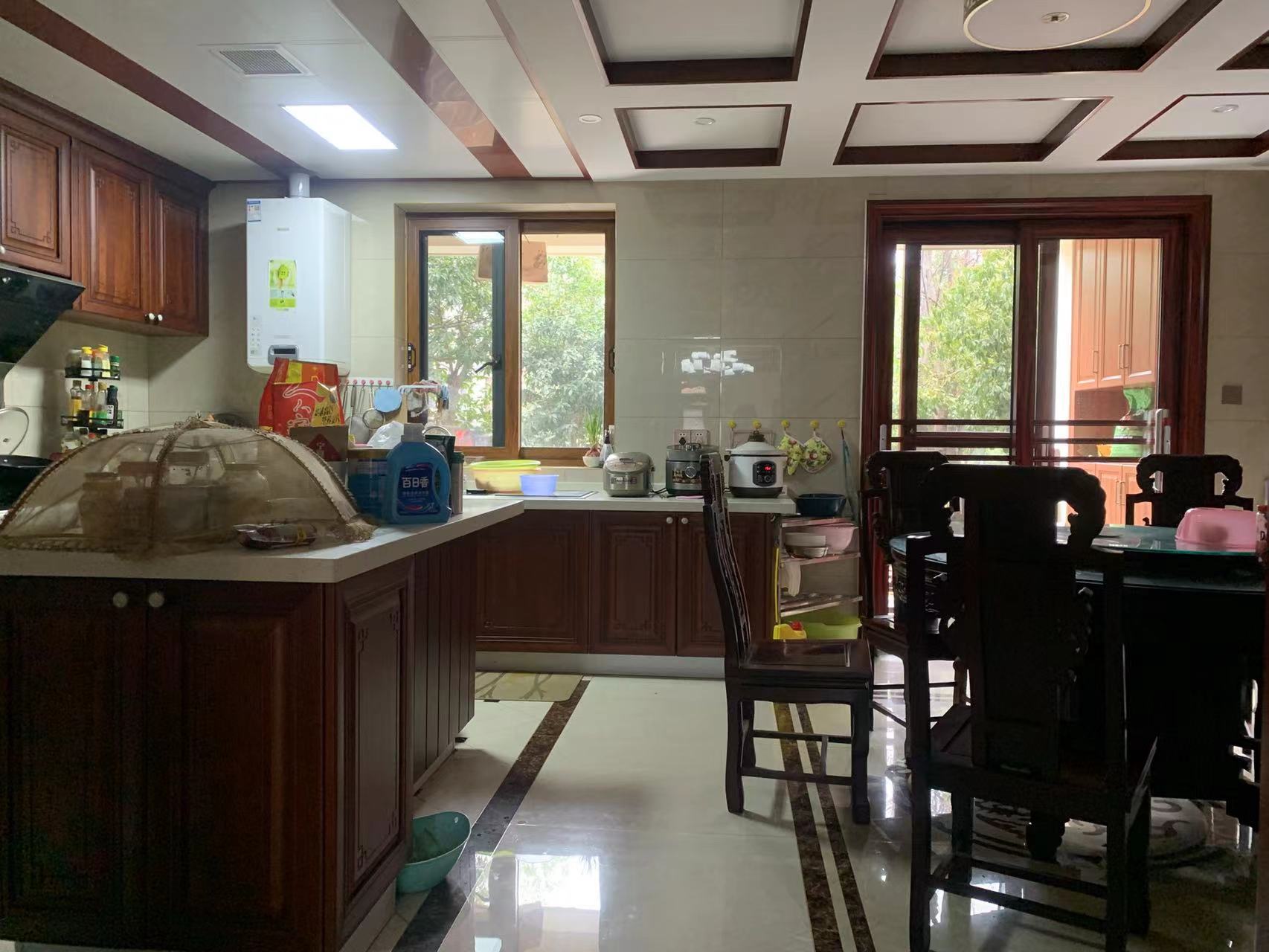 城市公园 7室2厅4卫 290.00万 城市公园 7室2厅4卫 290.00万室内图