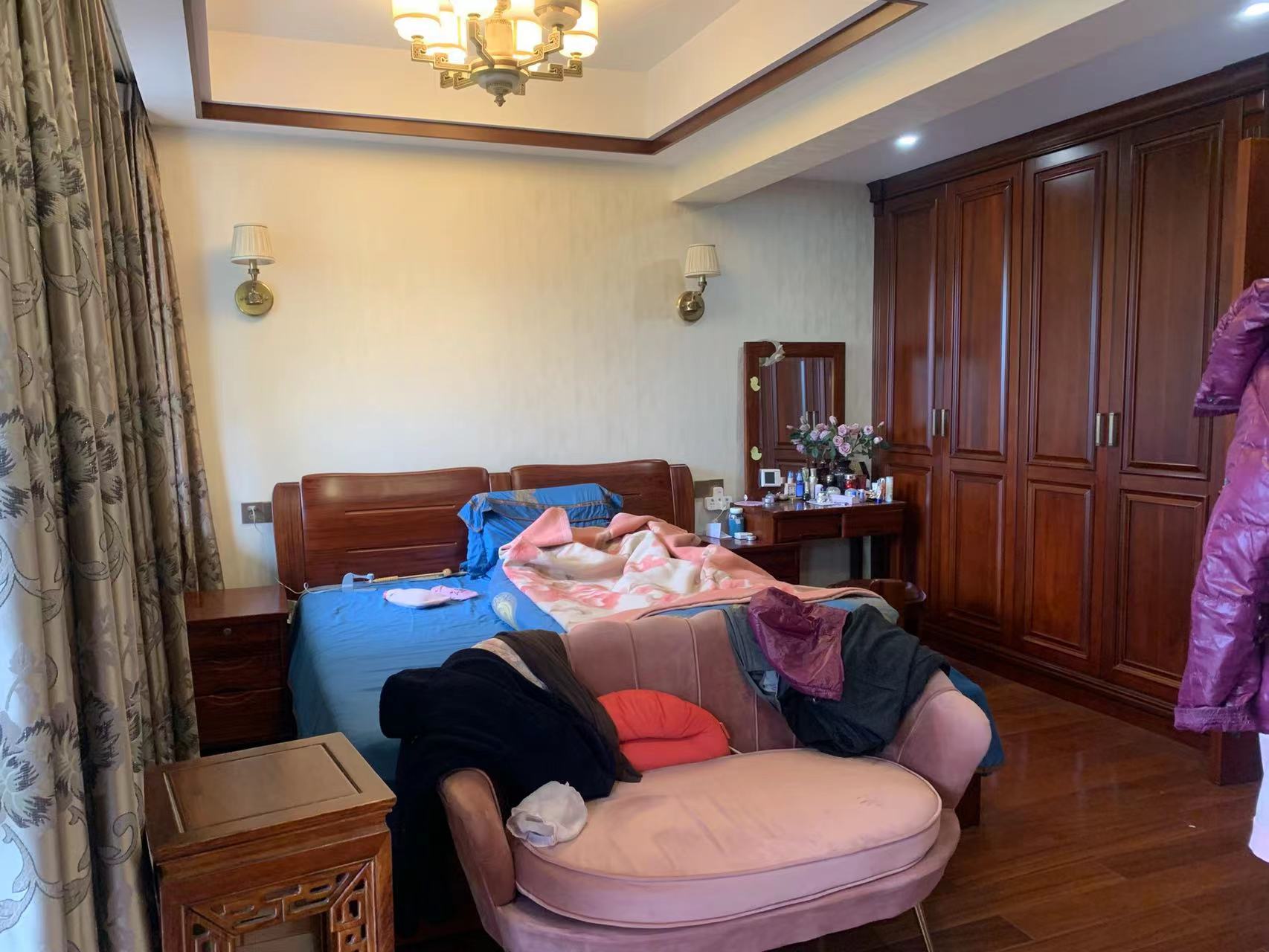 城市公园 7室2厅4卫 290.00万 城市公园 7室2厅4卫 290.00万室内图