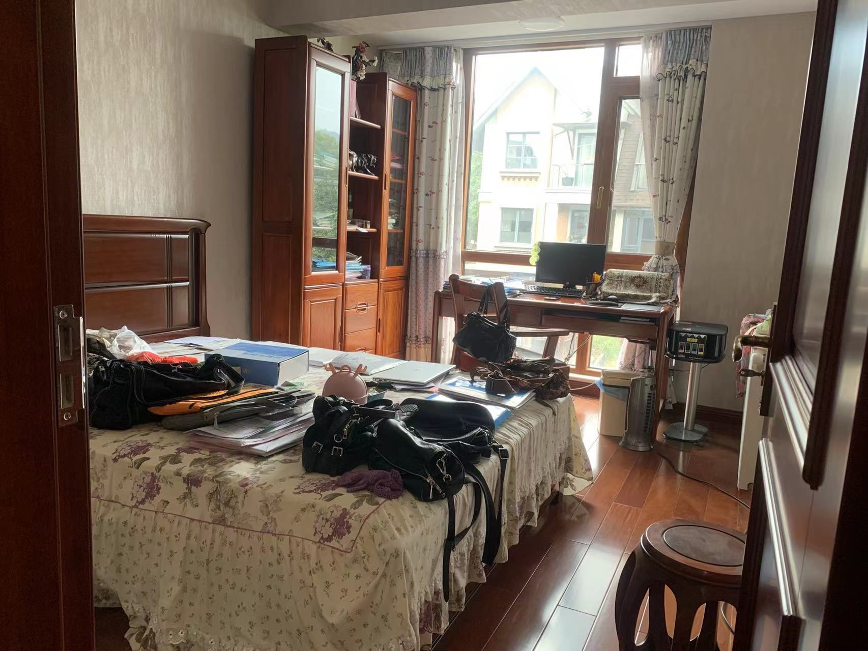 城市公园 7室2厅4卫 290.00万 城市公园 7室2厅4卫 290.00万室内图