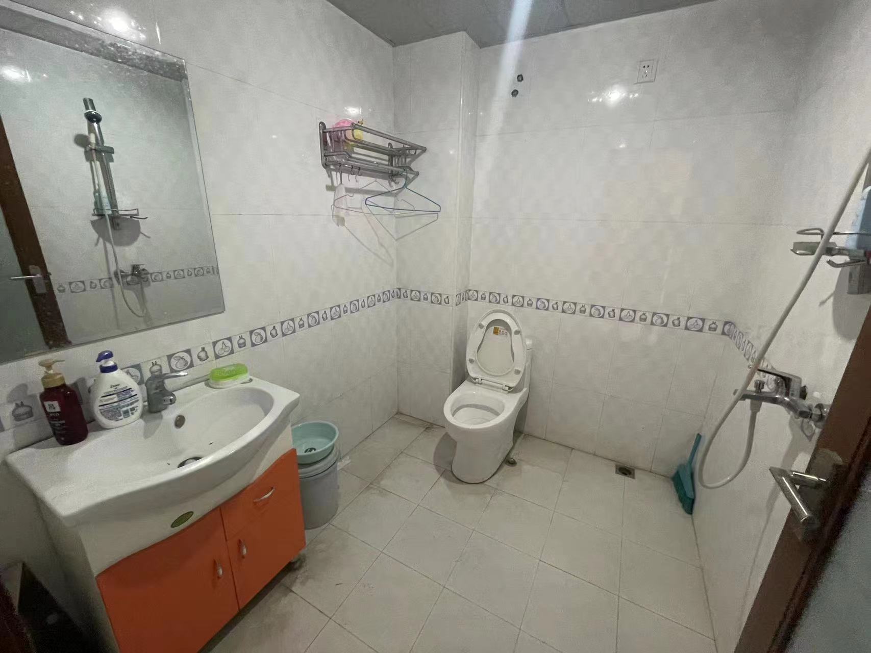 莲花小区 3室2厅2卫 60.00万 莲花小区 3室2厅2卫 60.00万室内图