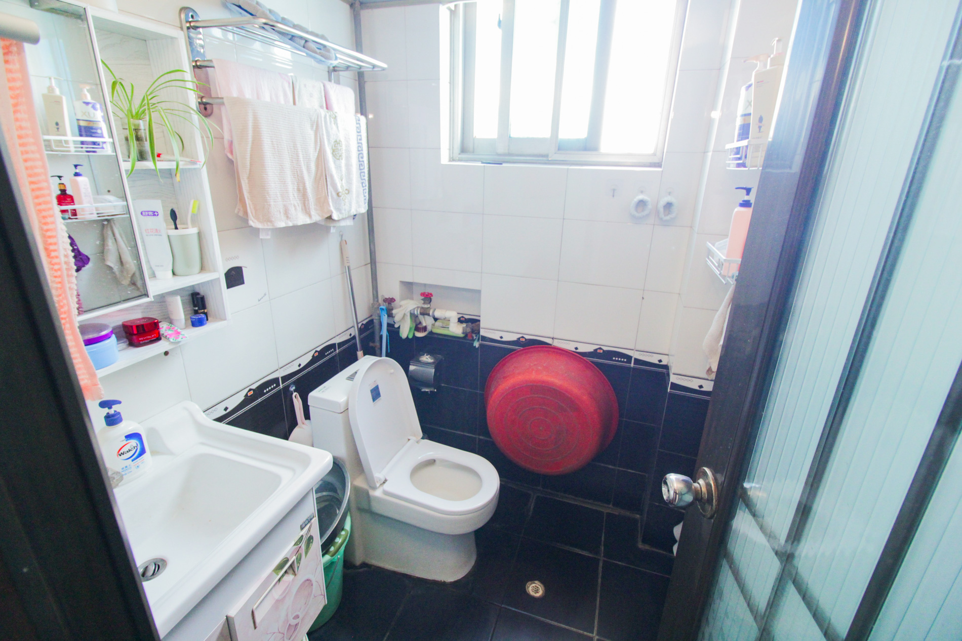 远大小区单位房  3室2厅1卫    62.0万卫生间