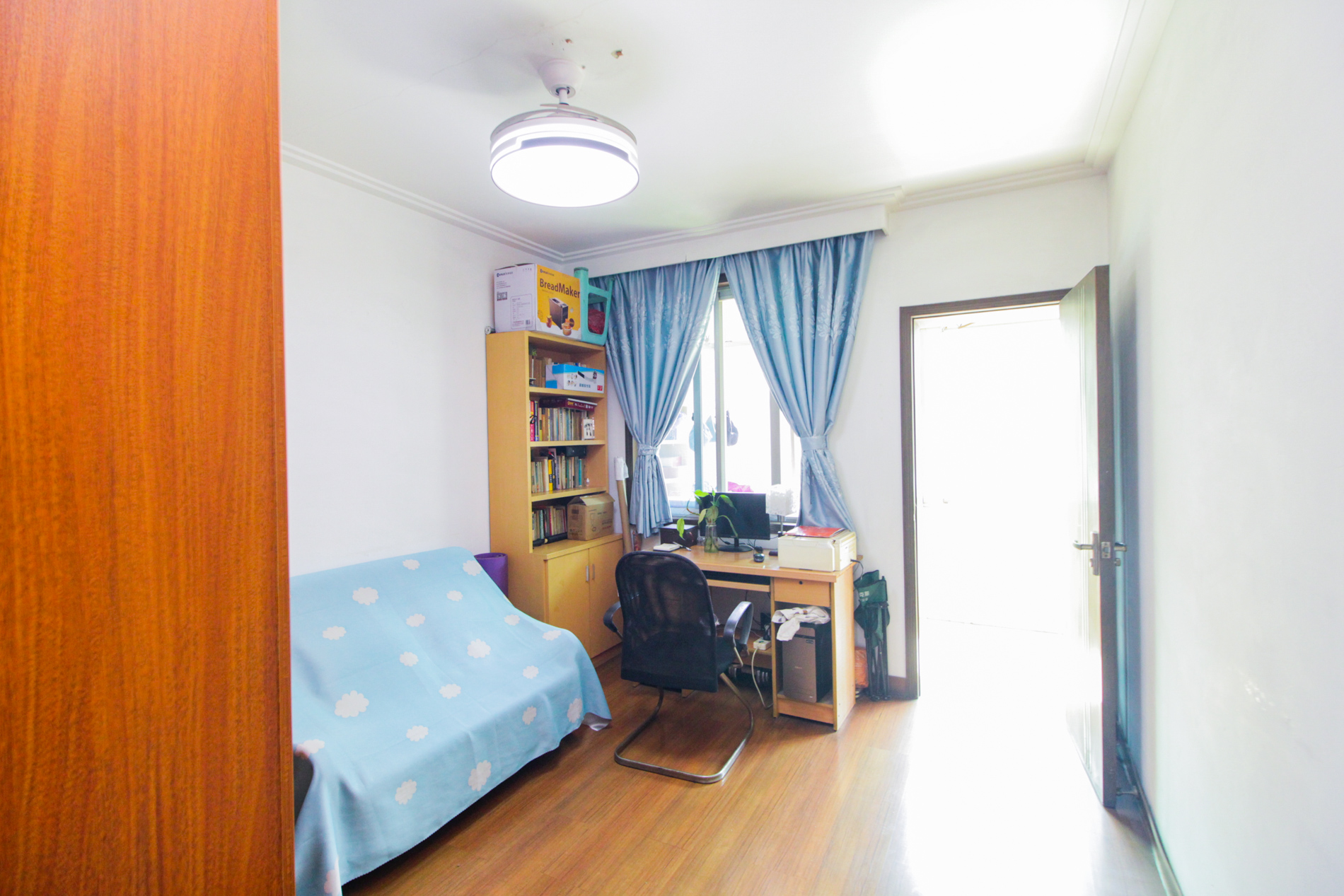 远大小区单位房  3室2厅1卫    62.0万卧室