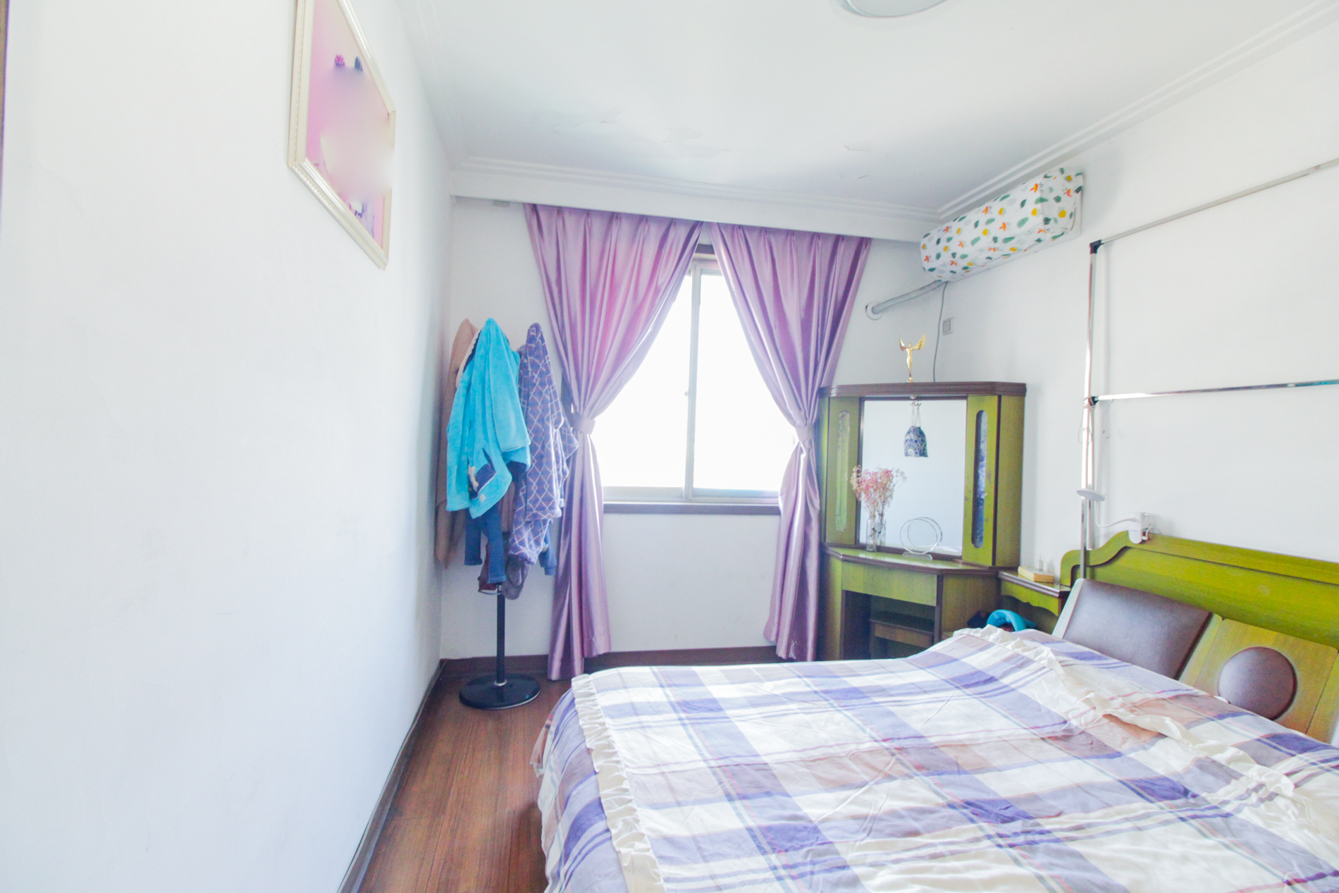 远大小区单位房  3室2厅1卫    62.0万卧室