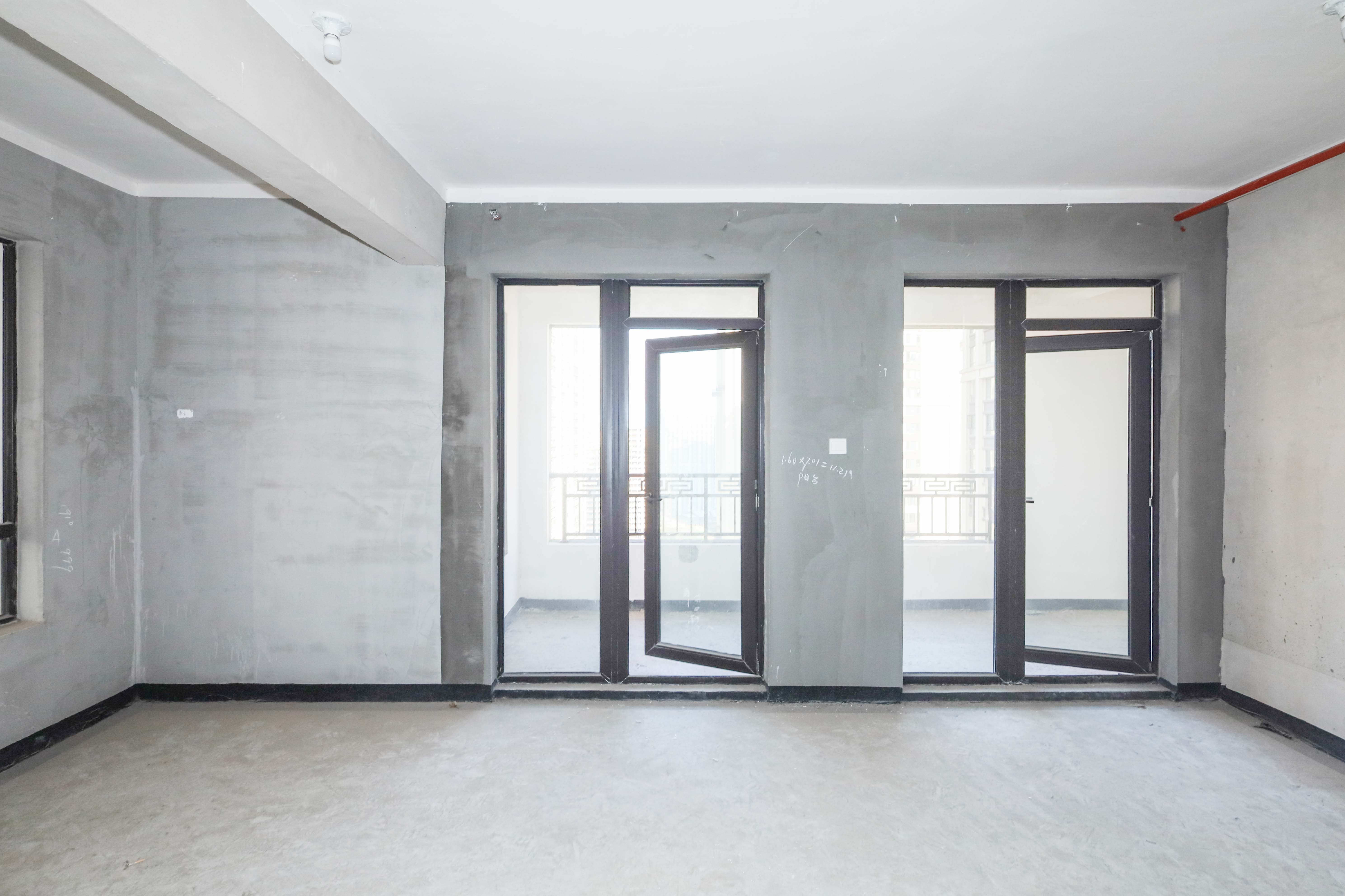 建发央著  4室2厅2卫   270.00万