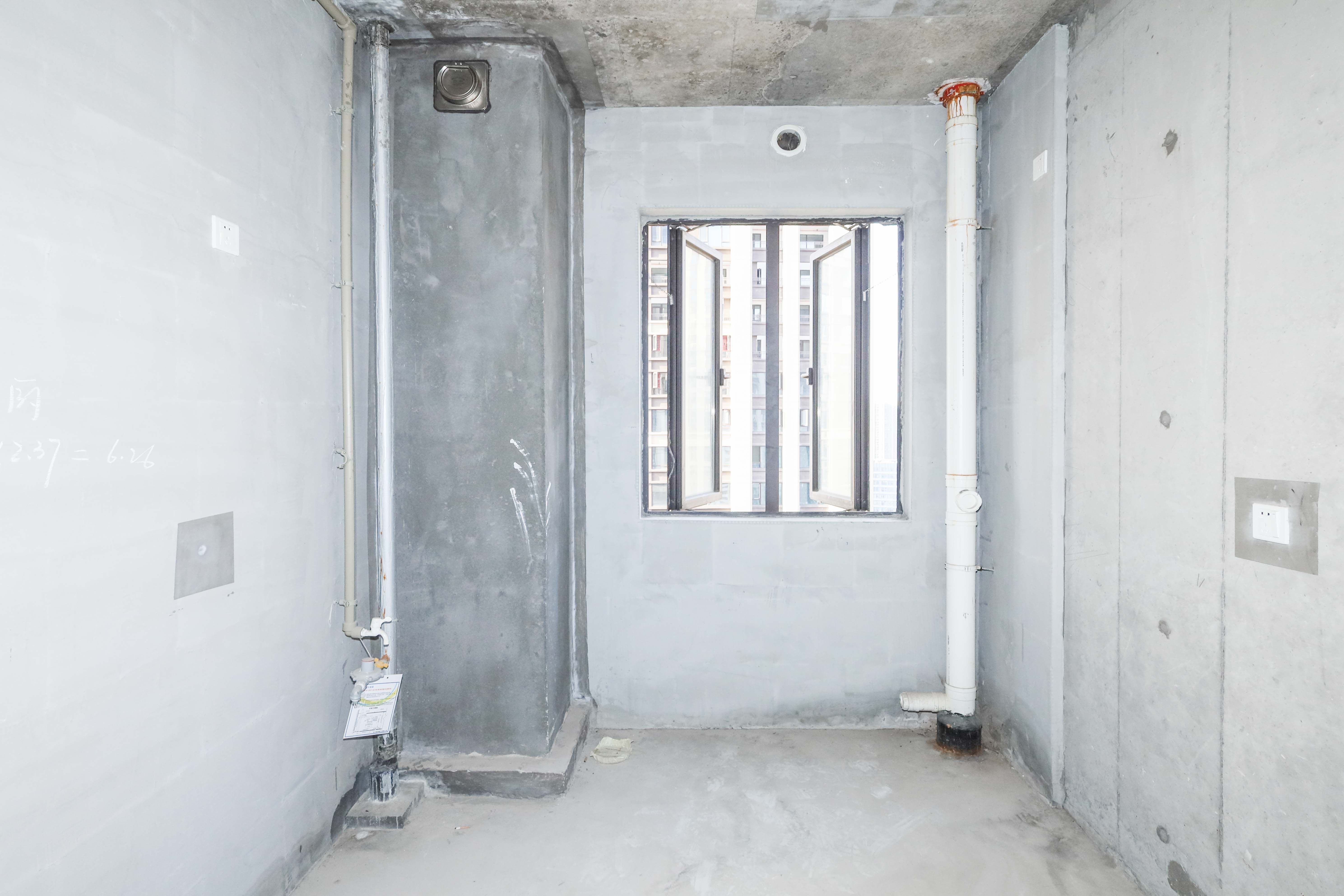 建发央著  4室2厅2卫   270.00万厨房
