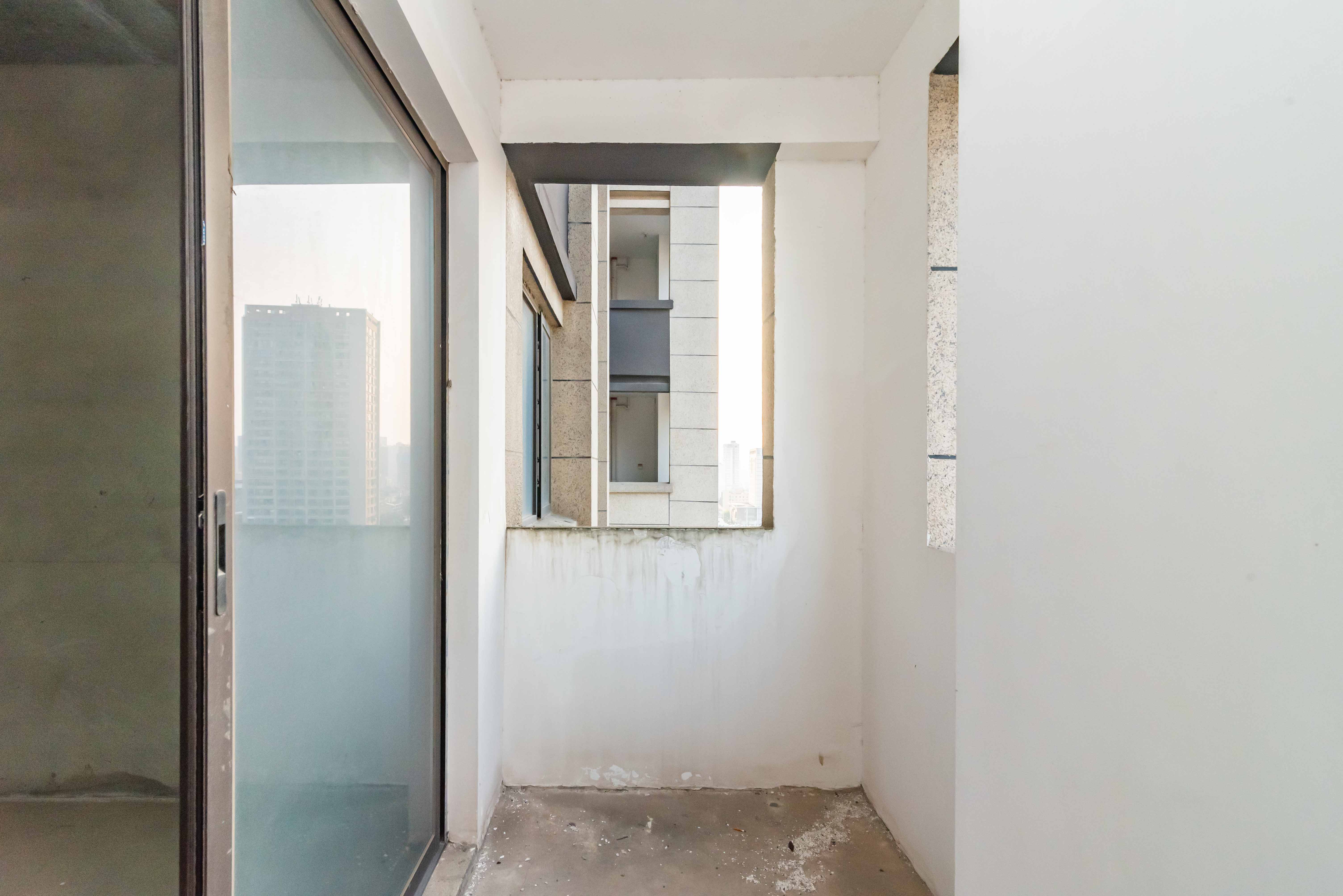 公园9号大都会 3室2厅2卫 154.80万 公园9号大都会 3室2厅2卫 154.80万阳台