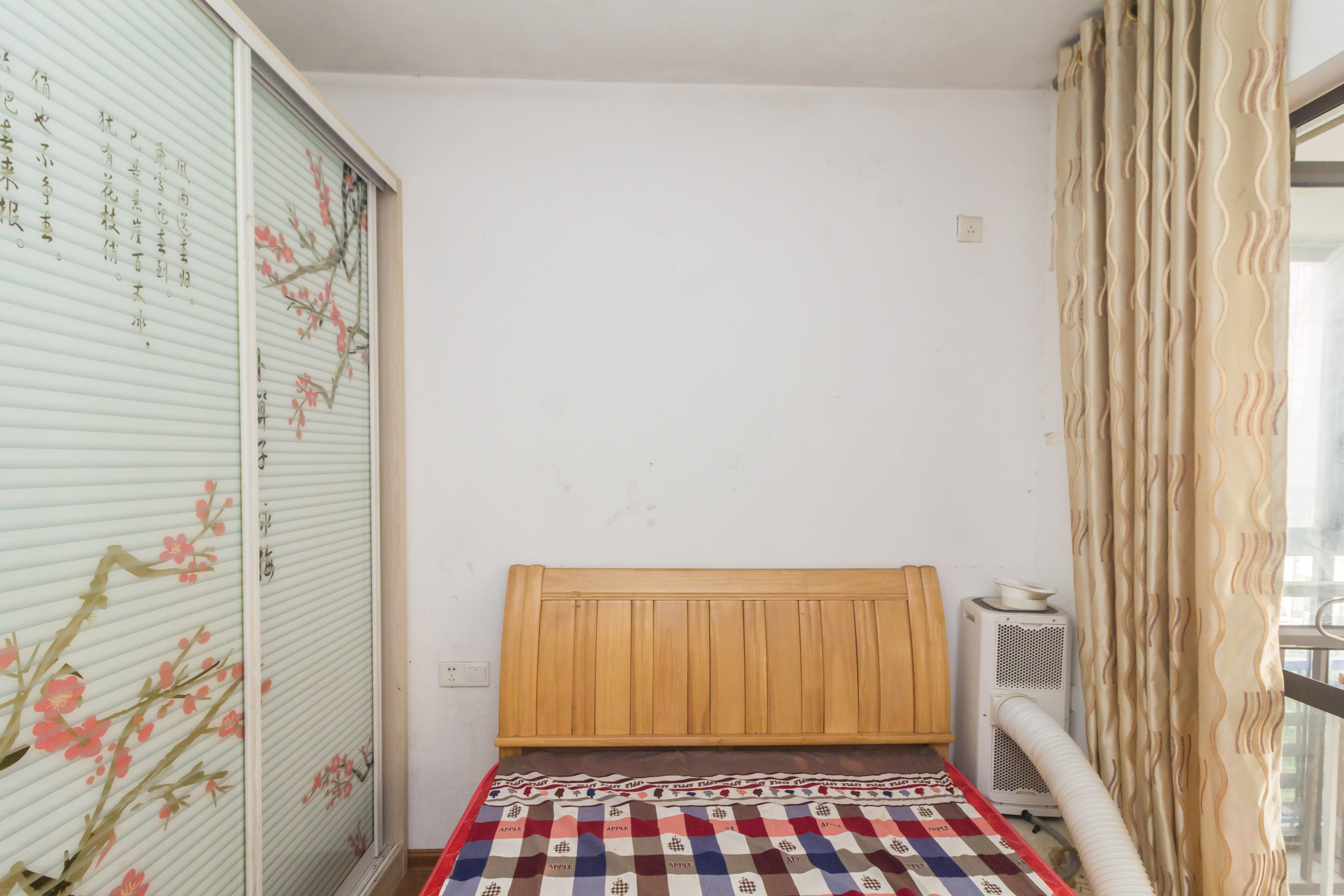 旭辉华庭 3室2厅1卫 68.00万 旭辉华庭 3室2厅1卫 68.00万卧室