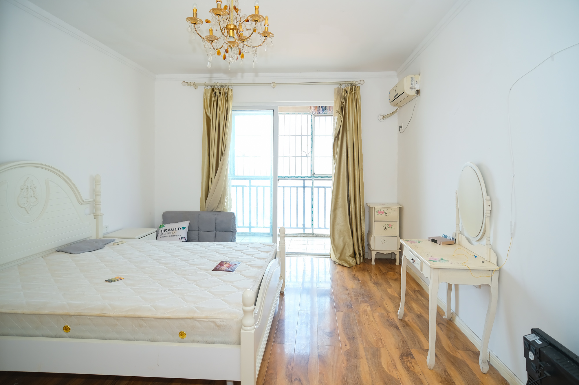 世景华庭 1室1厅1卫 17.50万 世景华庭 1室1厅1卫 17.50万客厅