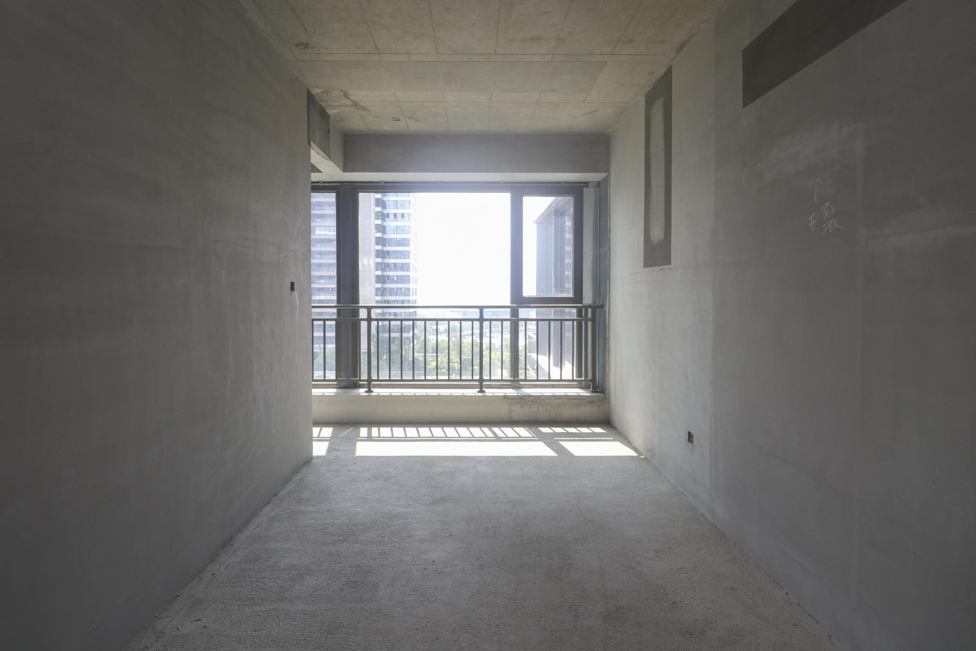 远洋外滩壹号  4室2厅2卫   384.00万卧室
