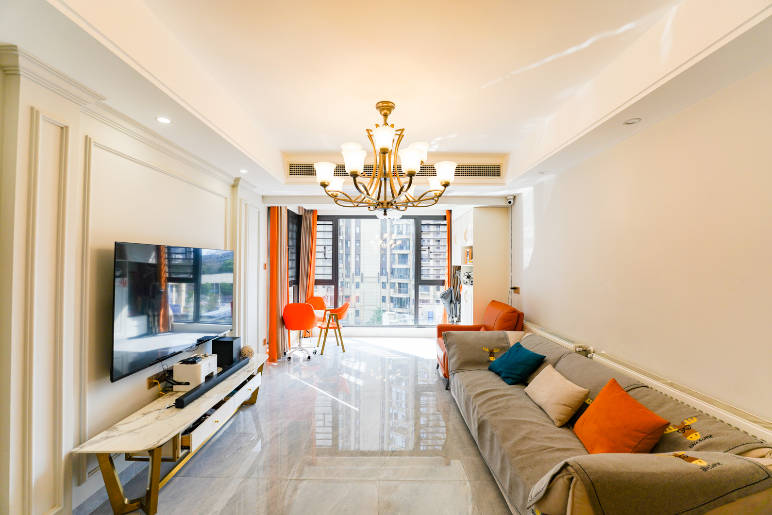 保利大都汇一期、二期  3室2厅2卫    160.0万客厅