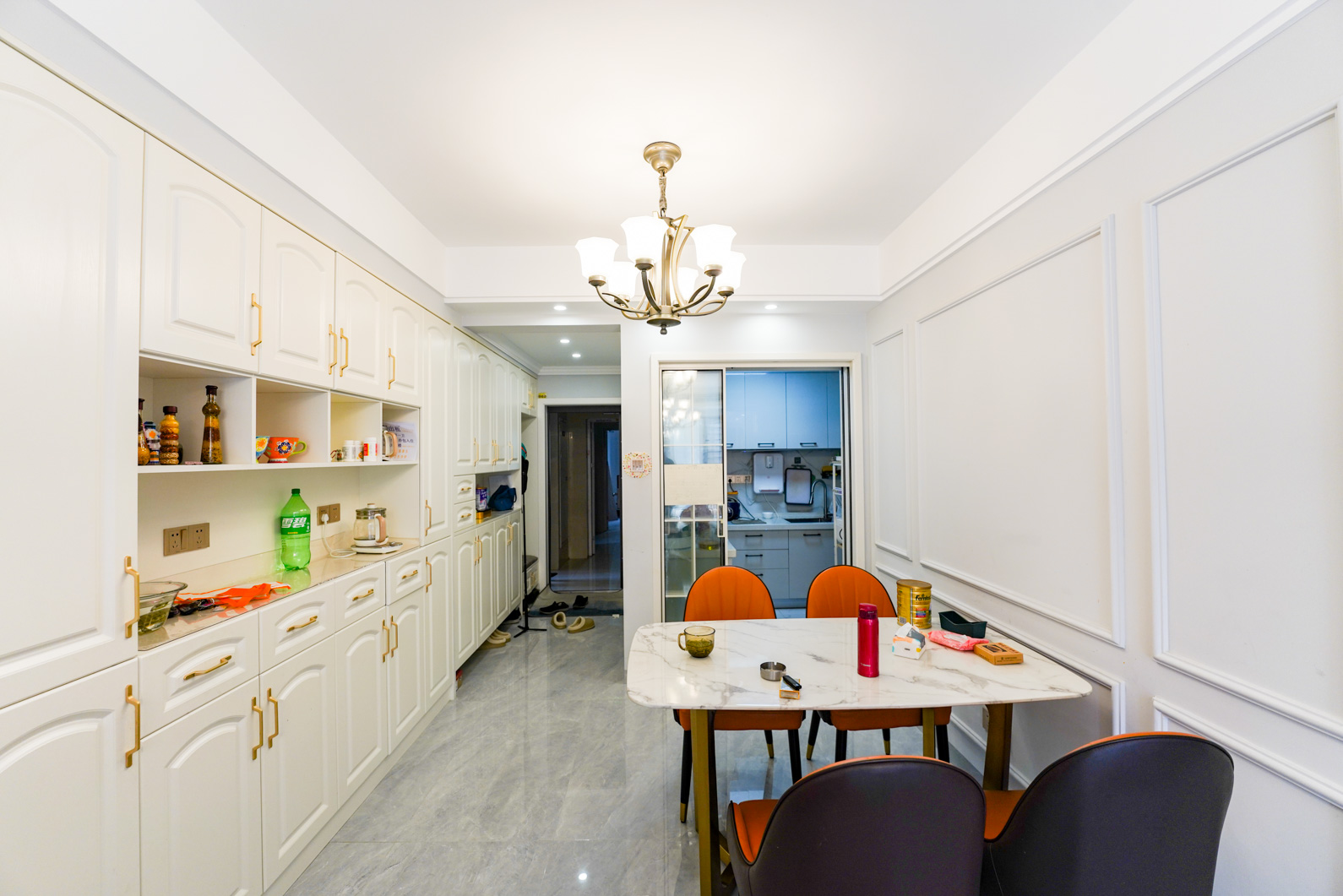 保利大都汇一期、二期  3室2厅2卫    160.0万客厅