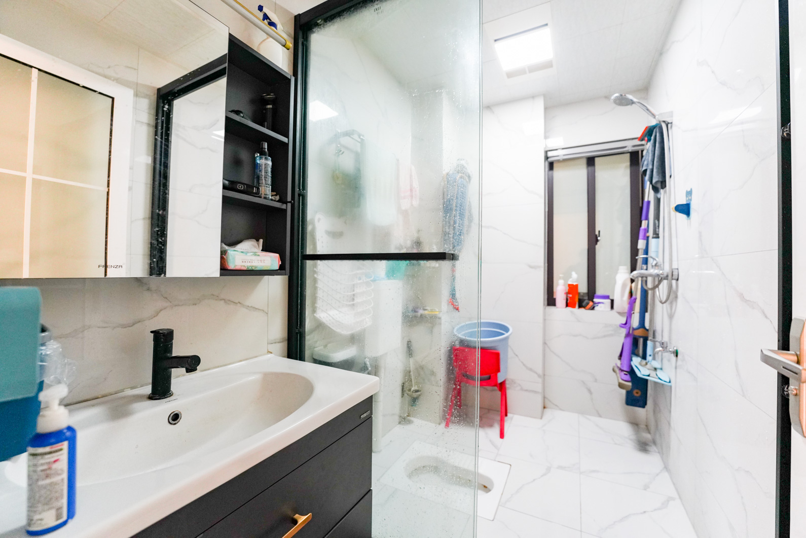 保利大都汇一期、二期  3室2厅2卫    160.0万卫生间