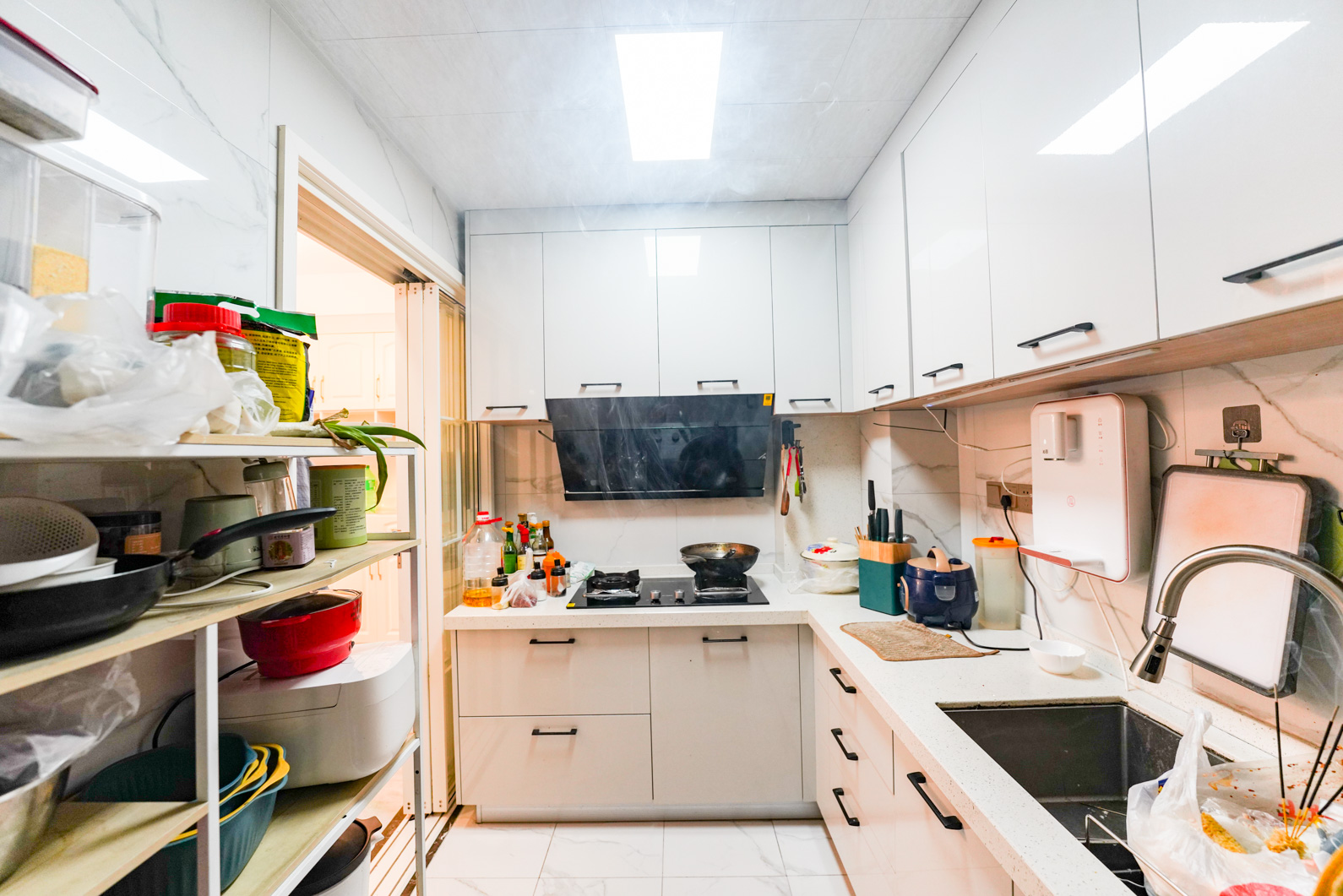 保利大都汇一期、二期  3室2厅2卫    160.0万厨房