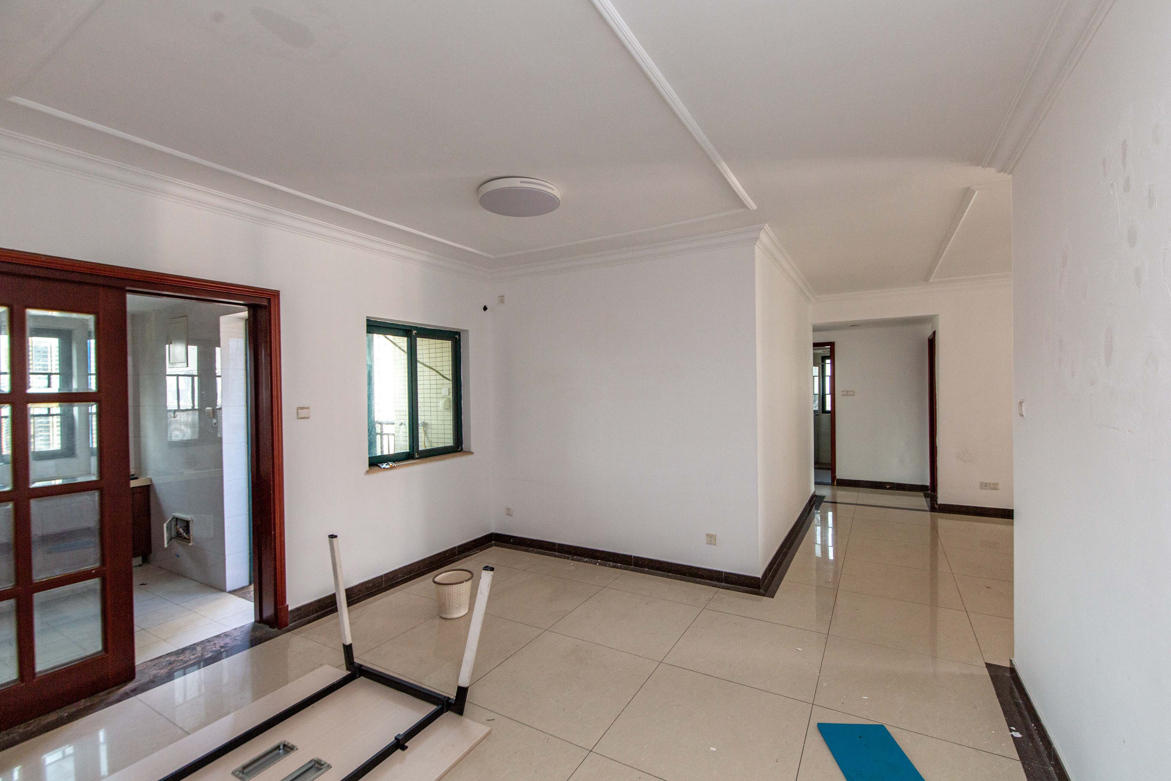 恒大绿洲  4室2厅2卫    206.8万客厅