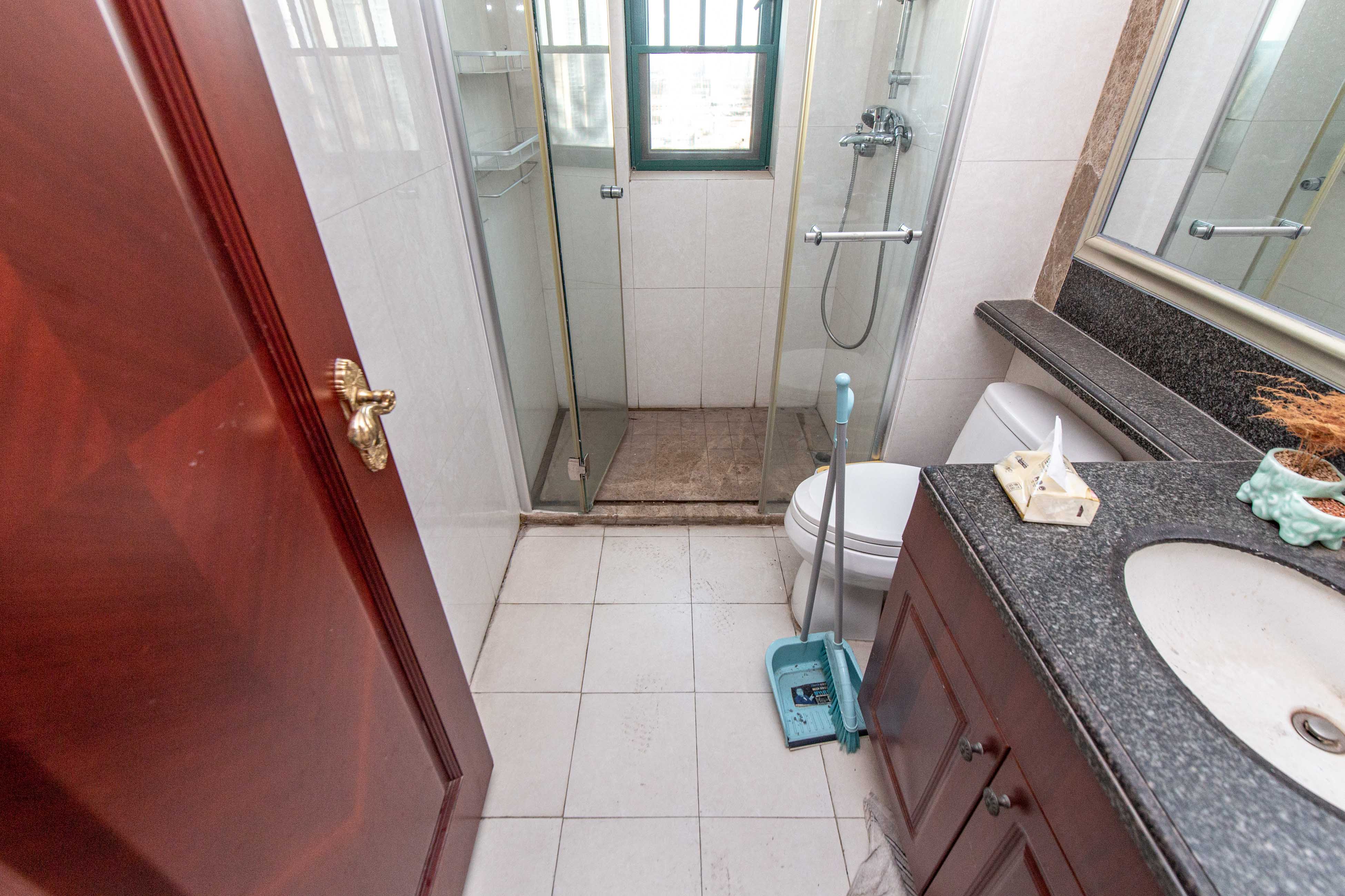 恒大绿洲  4室2厅2卫    206.8万卫生间