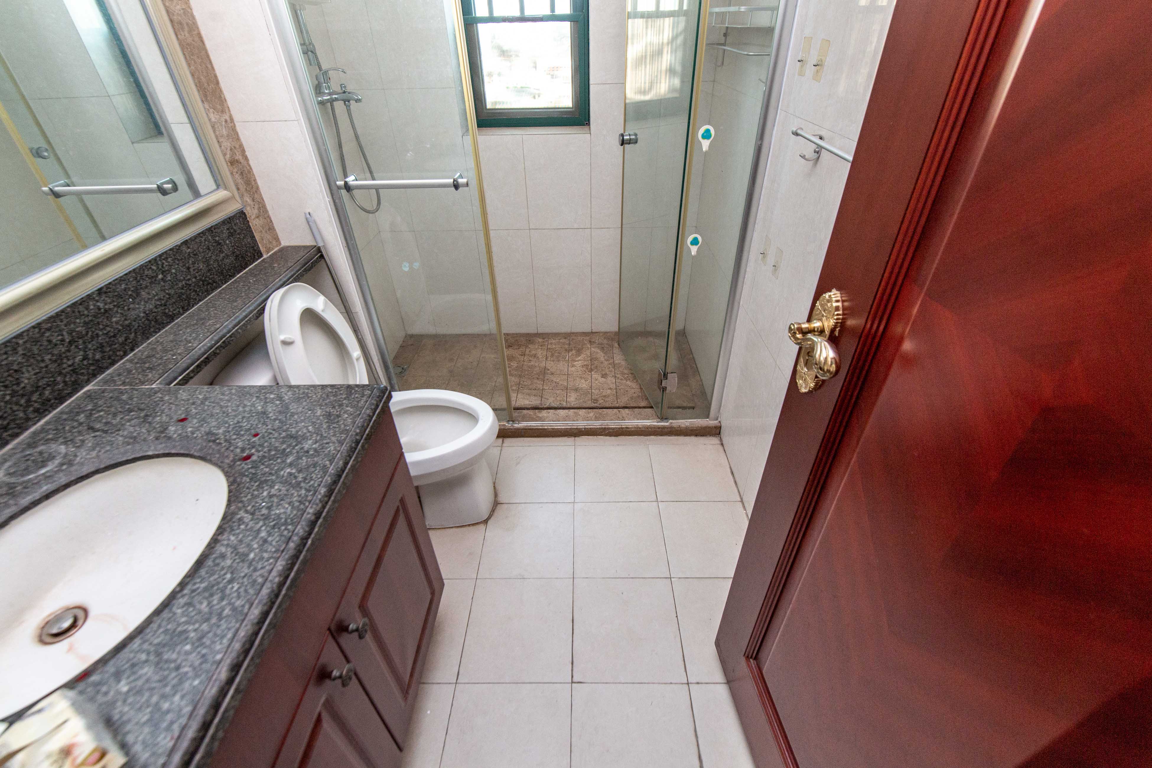 恒大绿洲  4室2厅2卫    206.8万卫生间