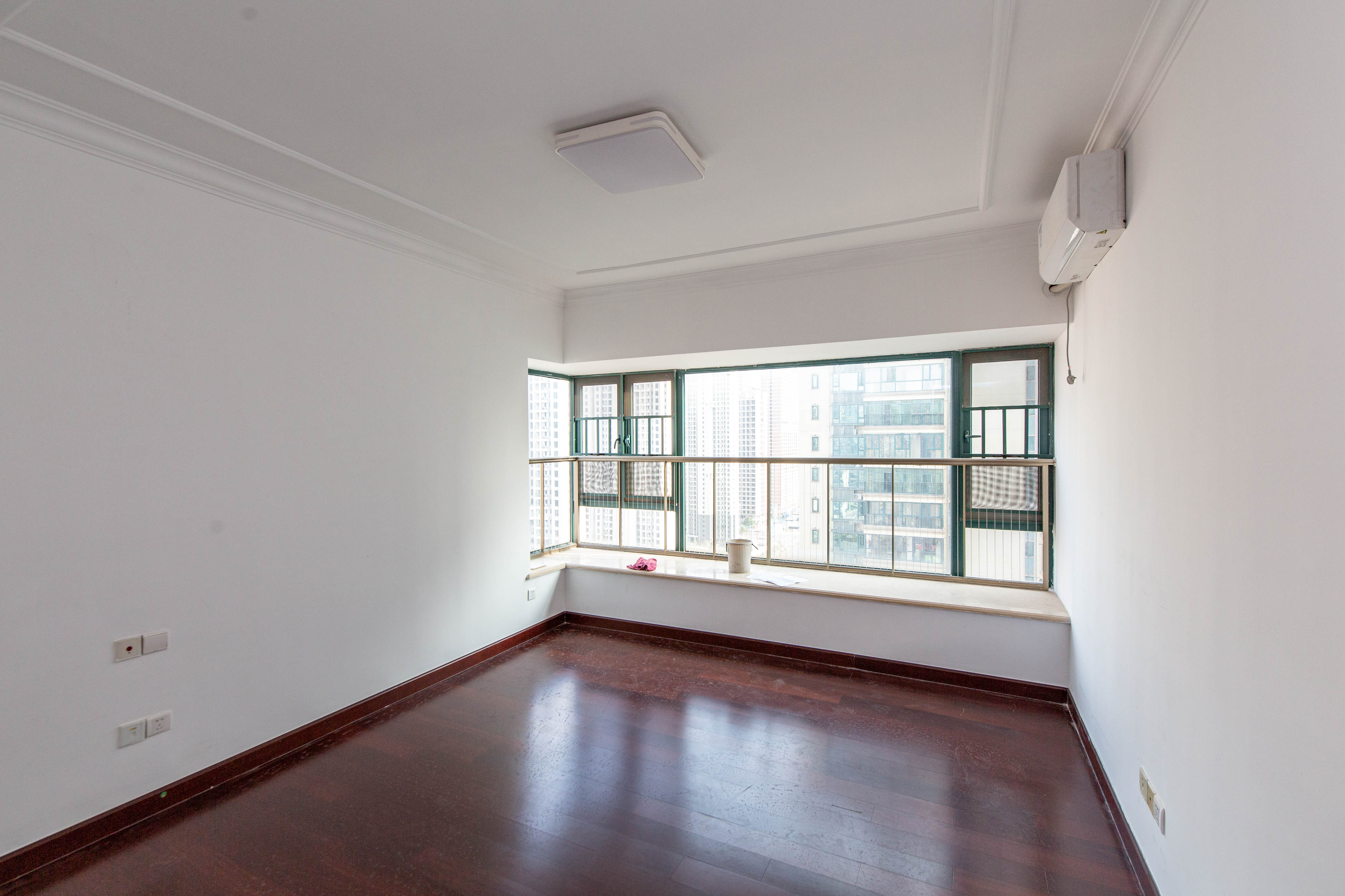 恒大绿洲  4室2厅2卫    206.8万卧室