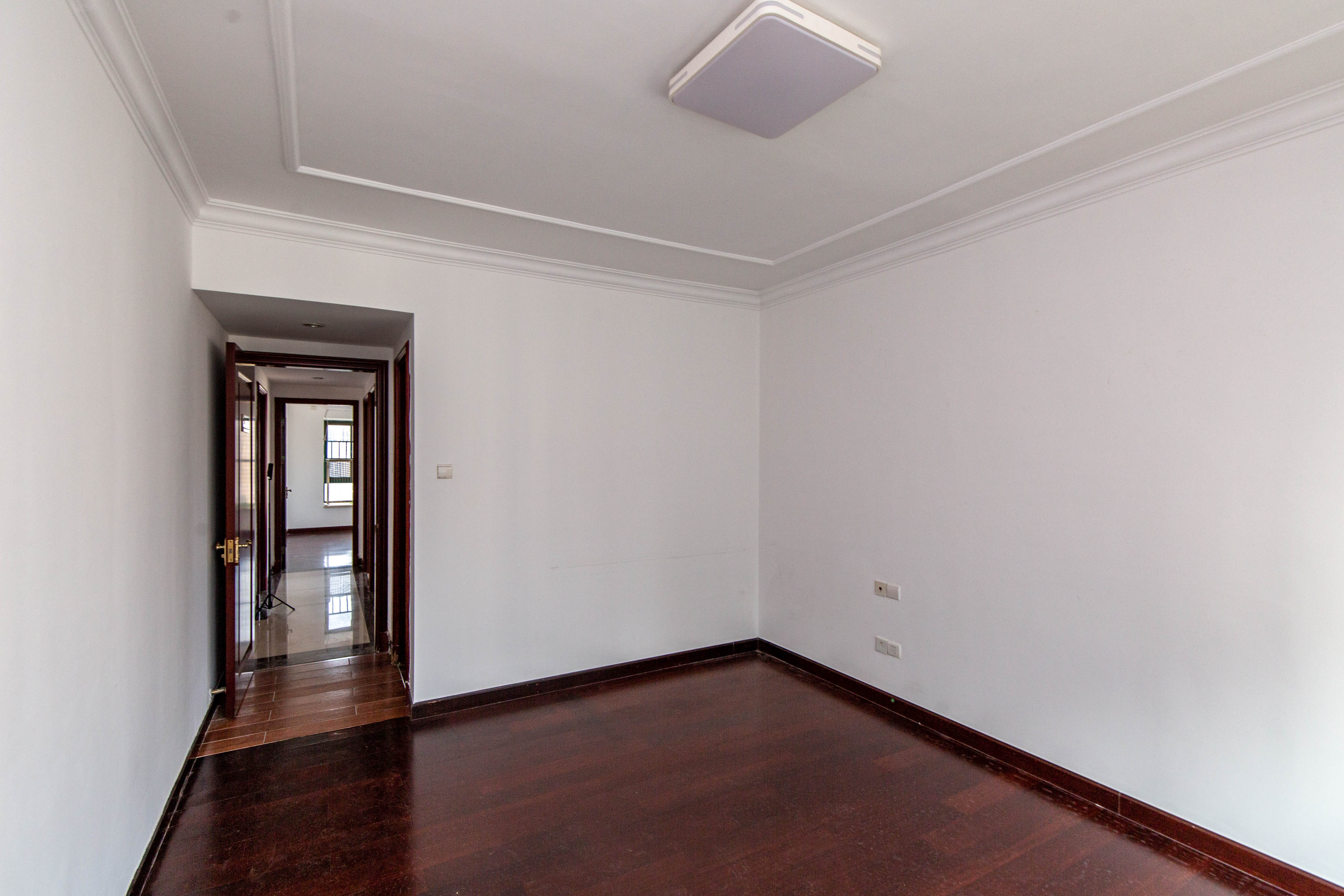 恒大绿洲  4室2厅2卫    206.8万卧室