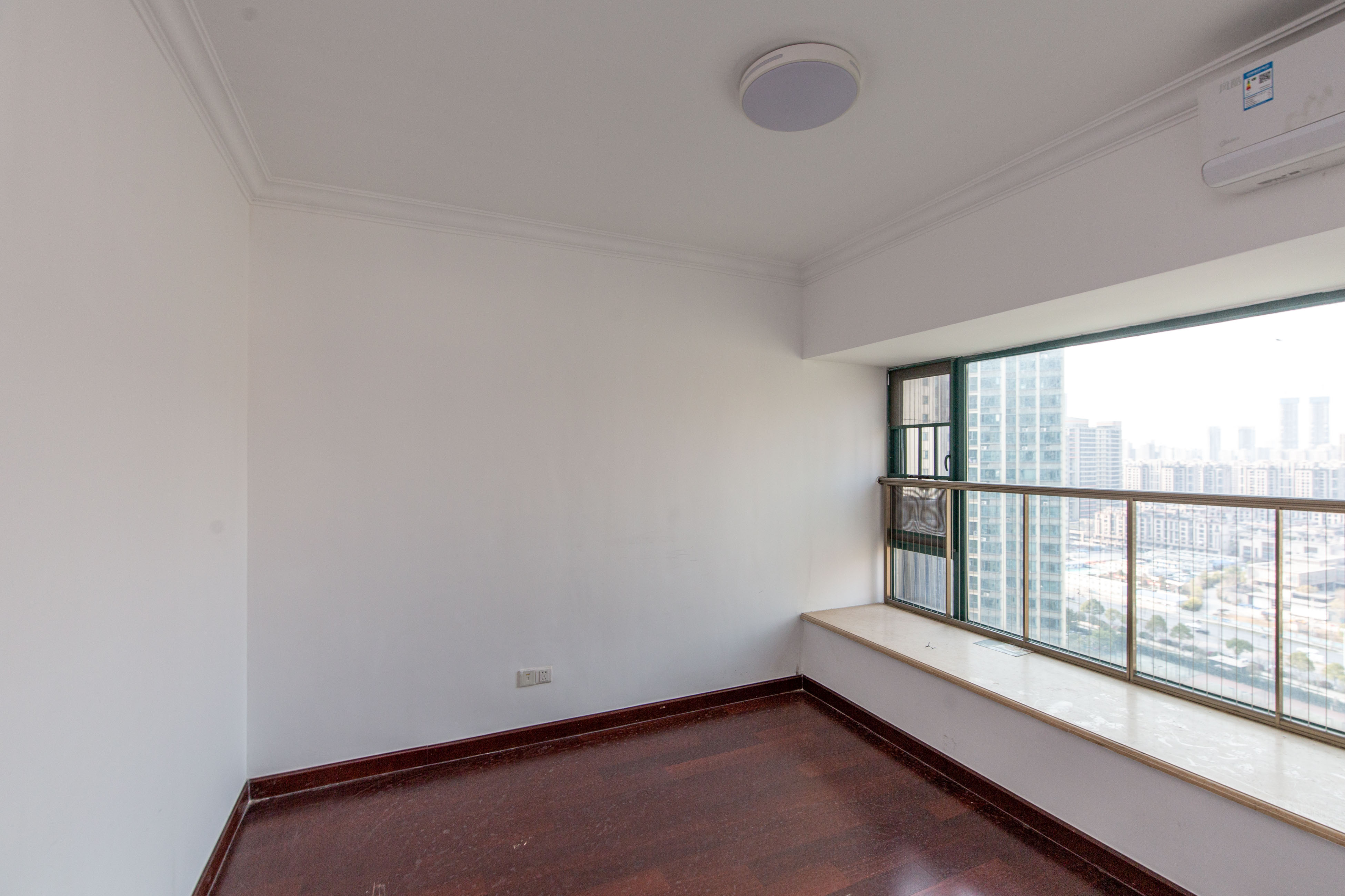 恒大绿洲  4室2厅2卫    206.8万卧室